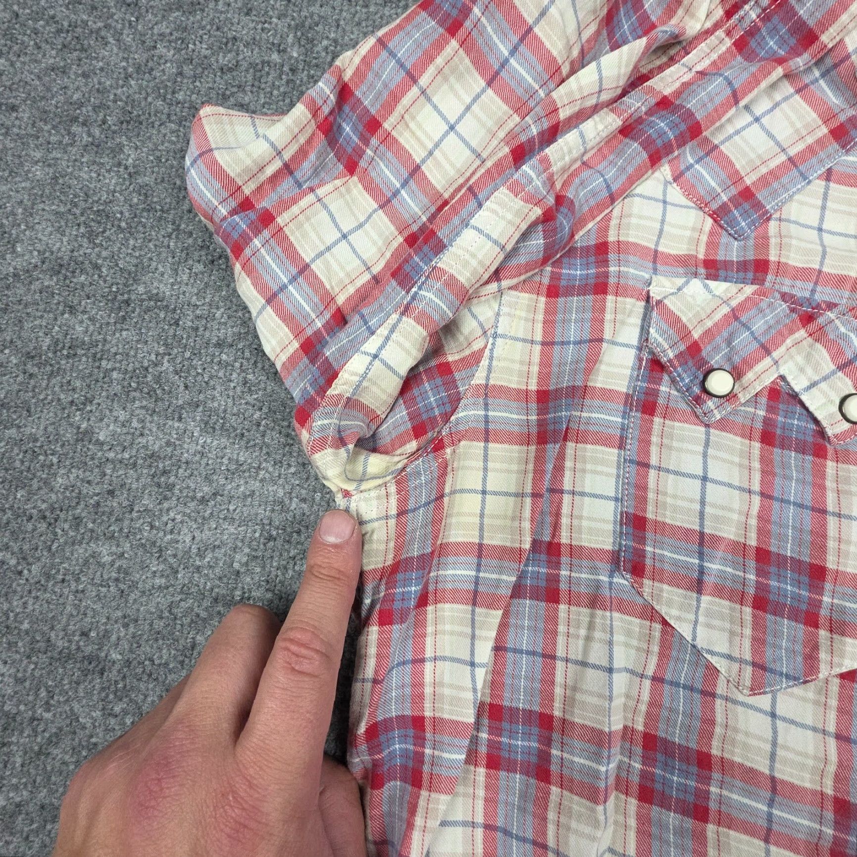 Levi's VINTAGE Levis Pearl Snap Shirt Mens XL White Red Plaid Sawtooth Western Rockabilly Men Mens XL Button-Up Collared Long Sleeve Pocket Logo Cotton Size US XL / EU 56 / 4 - 5 Thumbnail