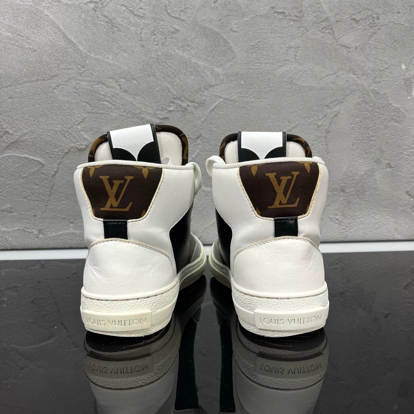 Louis Vuitton Louis Vuitton Charlie high-top sneakers Size US 5 / IT 35 - 2 Thumbnail