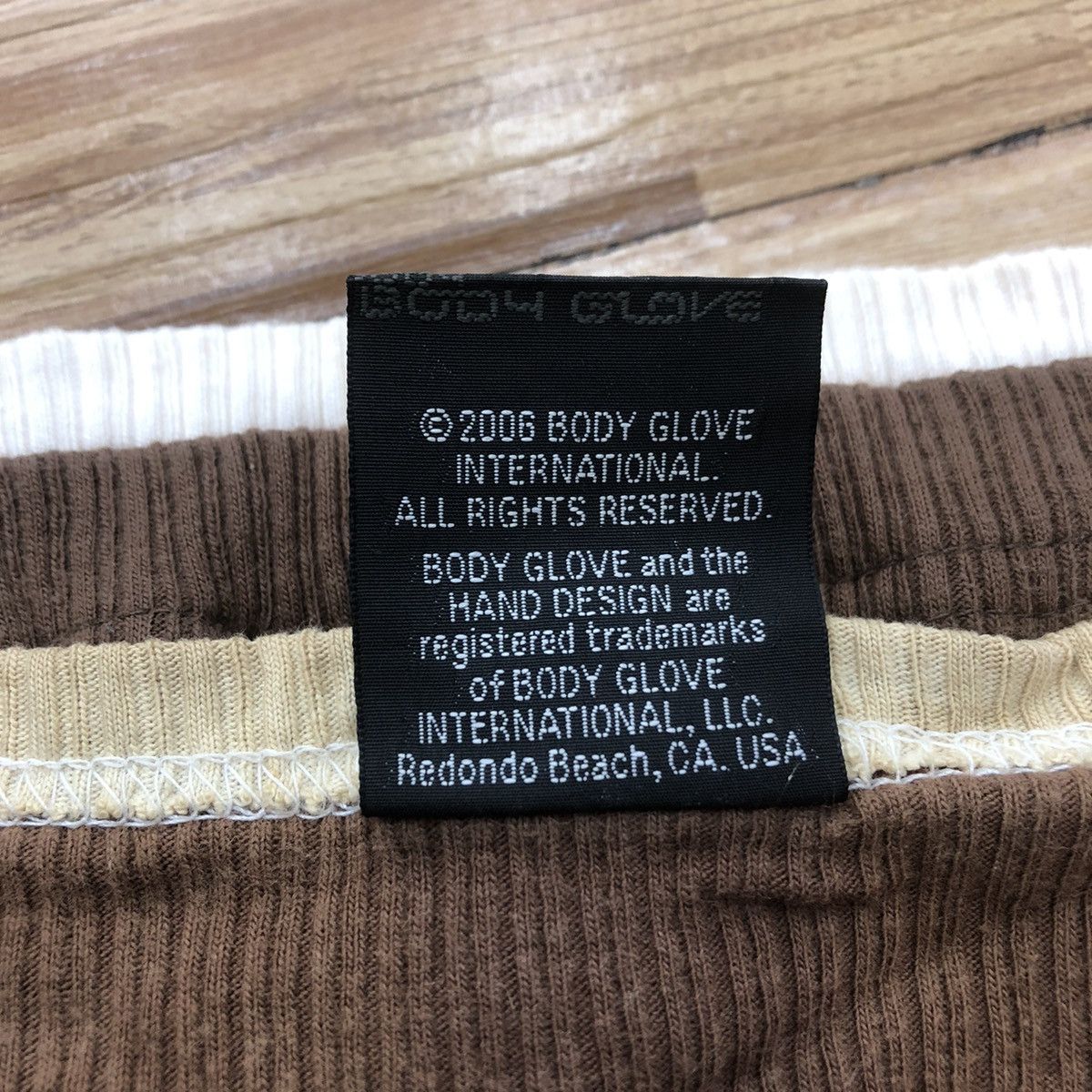 Body Glove Vintage BODY GLOVE SURF 2006 Collection V Neck Tee Shirt Size L / US 10 / IT 46 - 5 Thumbnail
