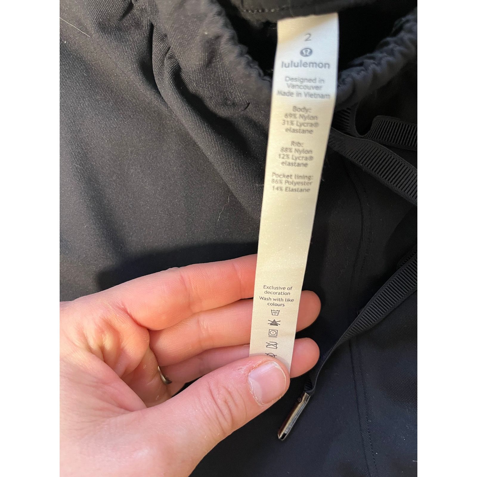 Lululemon Lululemon women’s black joggers size 2 Size 26" / US 2 / IT 38 - 3 Thumbnail