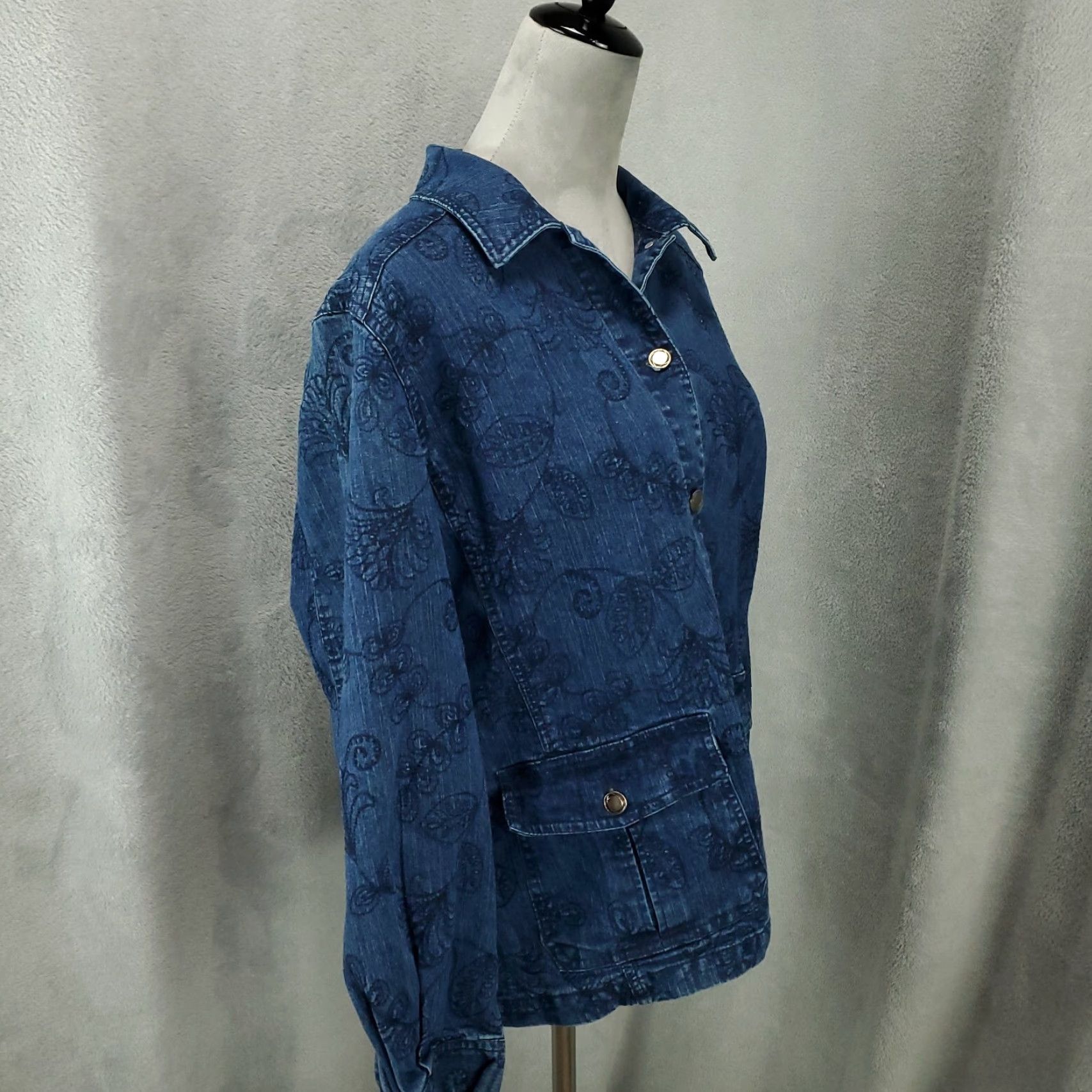 Vintage Alfred Dunner Denim Jacket Women 10 Blue Embroidered Button Front Pockets Flower Artsy Classic Womens Size L / US 10 / IT 46 - 4 Thumbnail