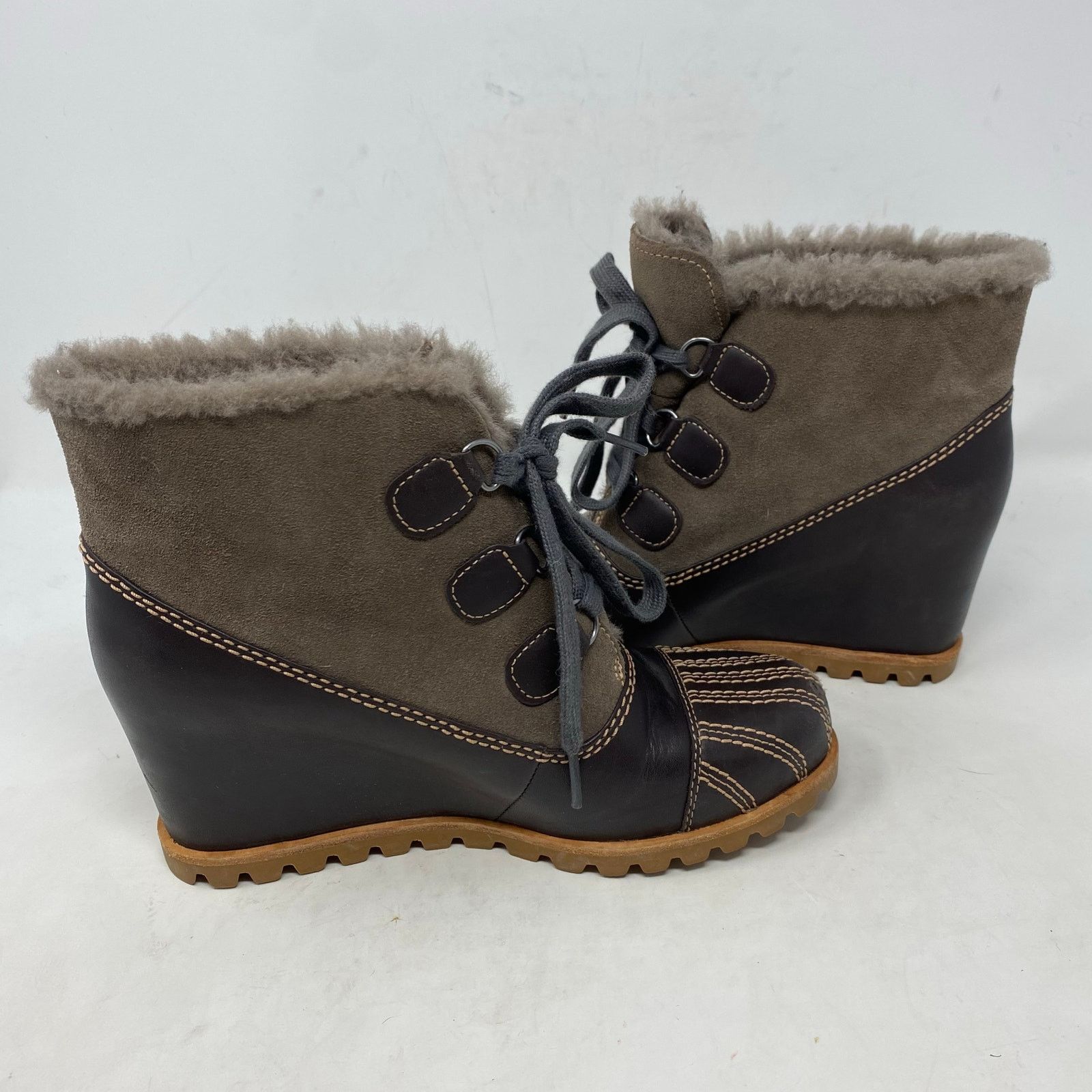 Ugg UGG Alasdair Waterproof Suede Wedge Booties Women Size 7.5 Size US 7.5 / IT 37.5 - 5 Thumbnail