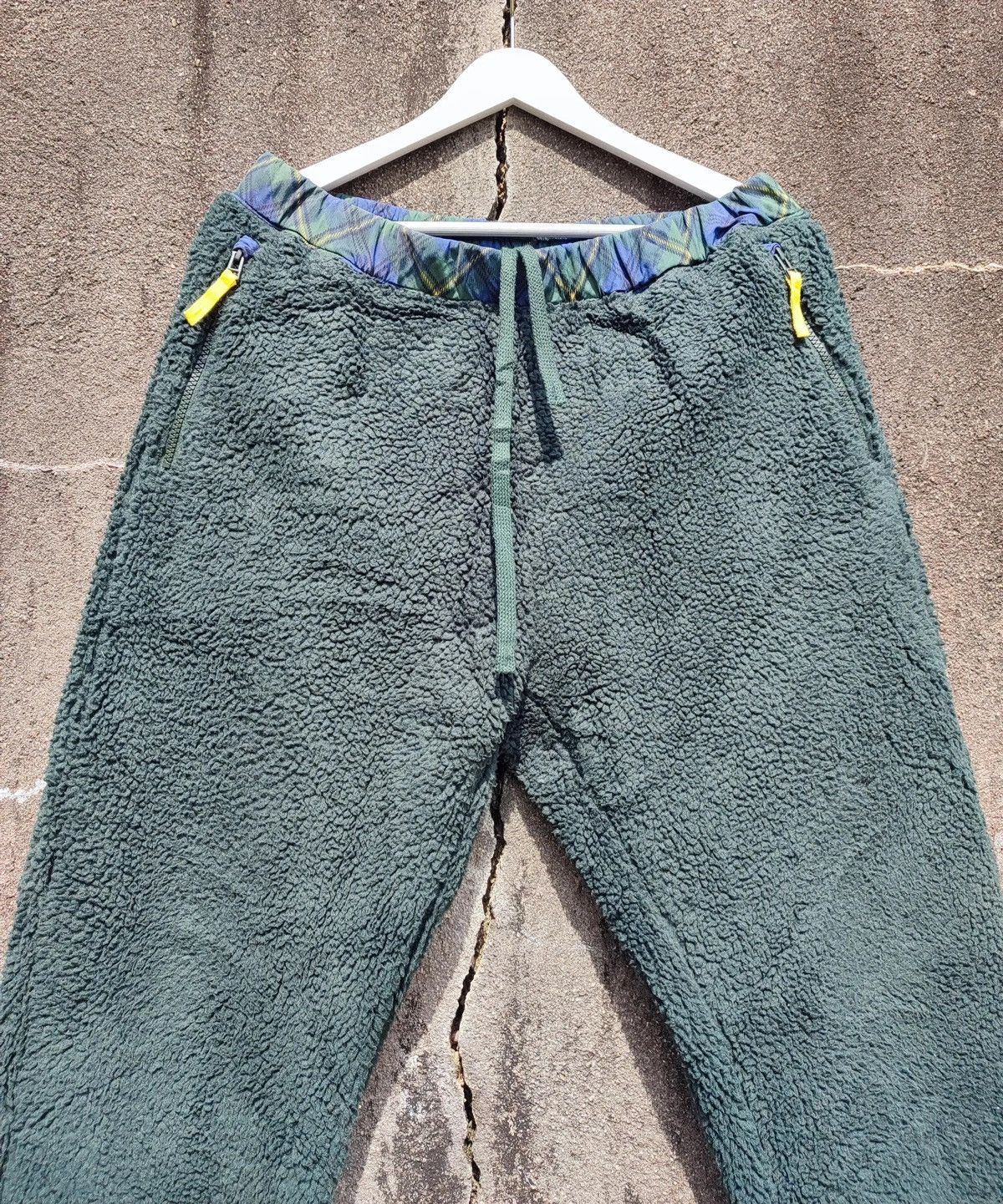 Designer × JW Anderson × Uniqlo JW Anderson x Uniqlo Fleece Track Pants – Forest Green (L) Size US 33 - 2 Thumbnail