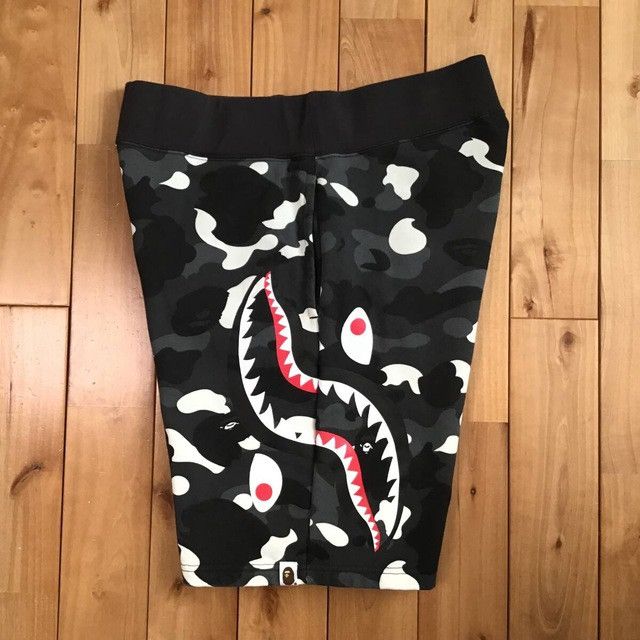 Bape 💫Glow in the dark💫 BAPE city camo shark sweat shorts ★size M Size US 32 / EU 48 - 6 Thumbnail