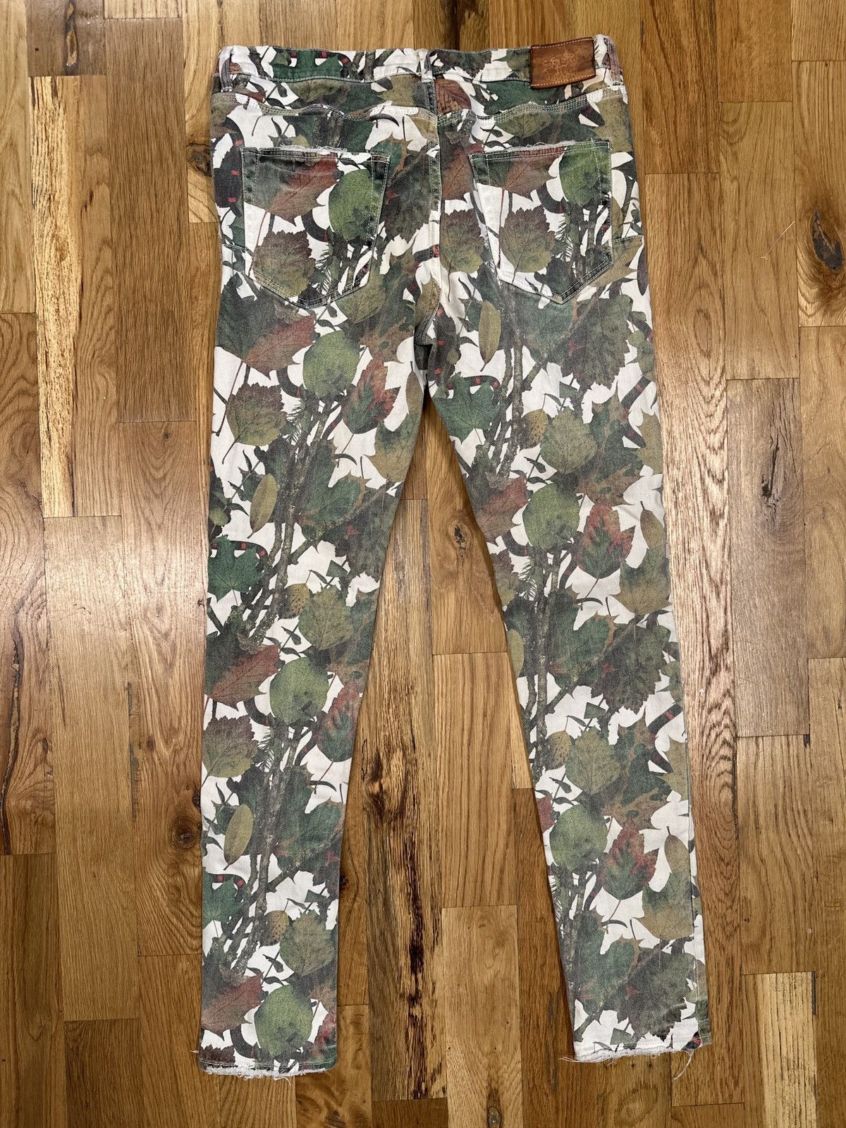 Purple Brand Purple Brand Leaf Print White Denim Jeans Size 34 Size US 34 / EU 50 - 3 Thumbnail