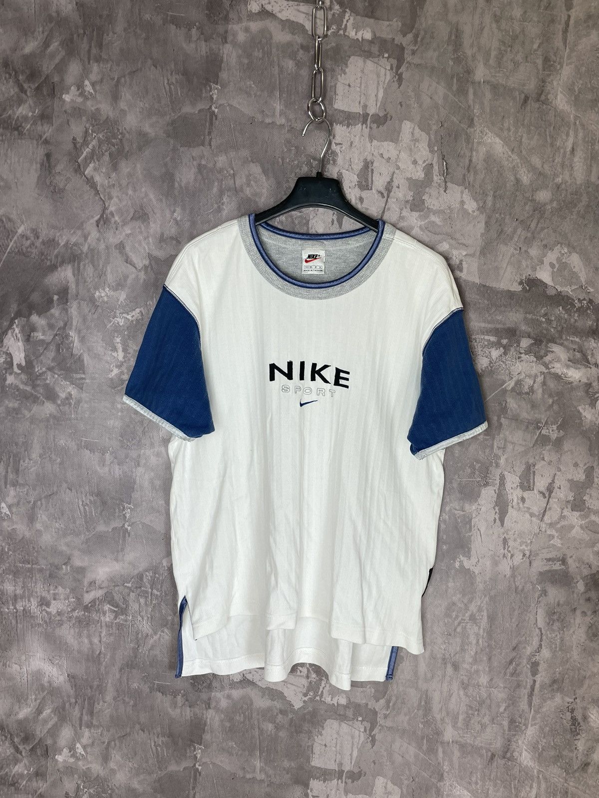 Nike × Vintage Vintage Y2K Nike Center Logo Rare 90s Tshirt Size M / US 6-8 / IT 42-44 - 1 Thumbnail