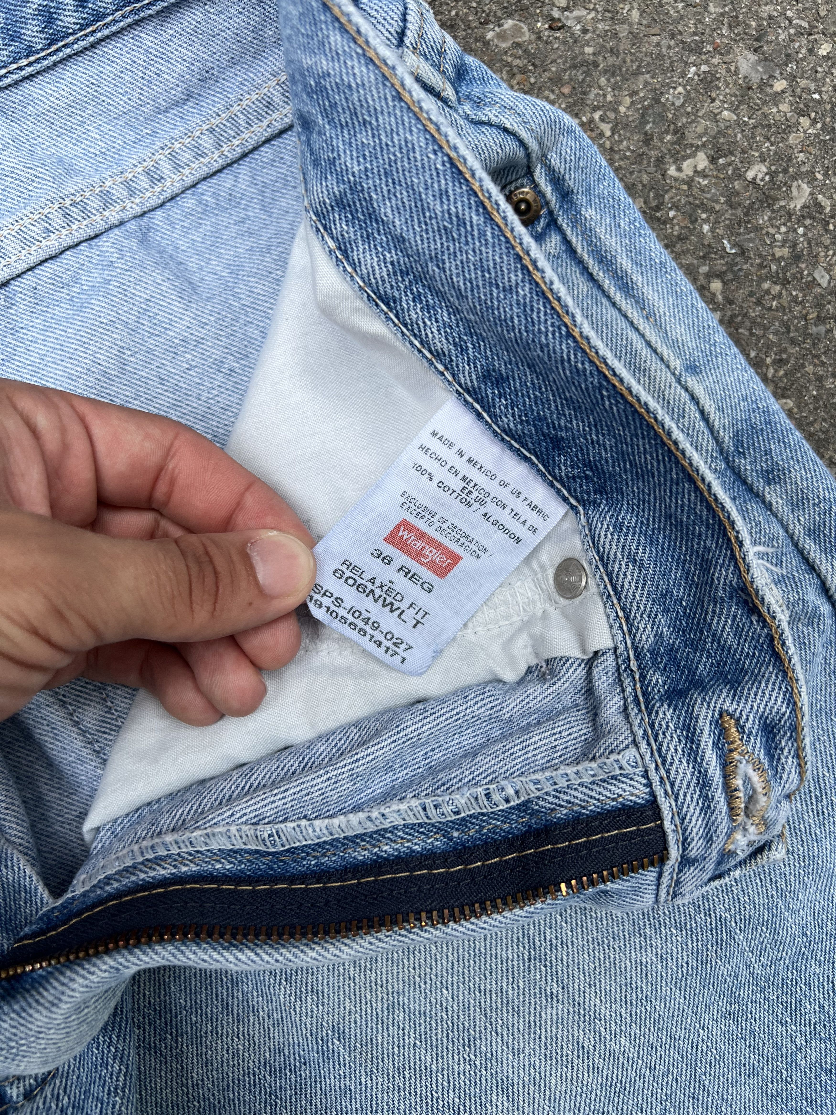 Vintage × Wrangler 2000's Wrangler Relaxed Fit Light Wash Denim Jean Shorts Size US 36 / EU 52 - 5 Thumbnail