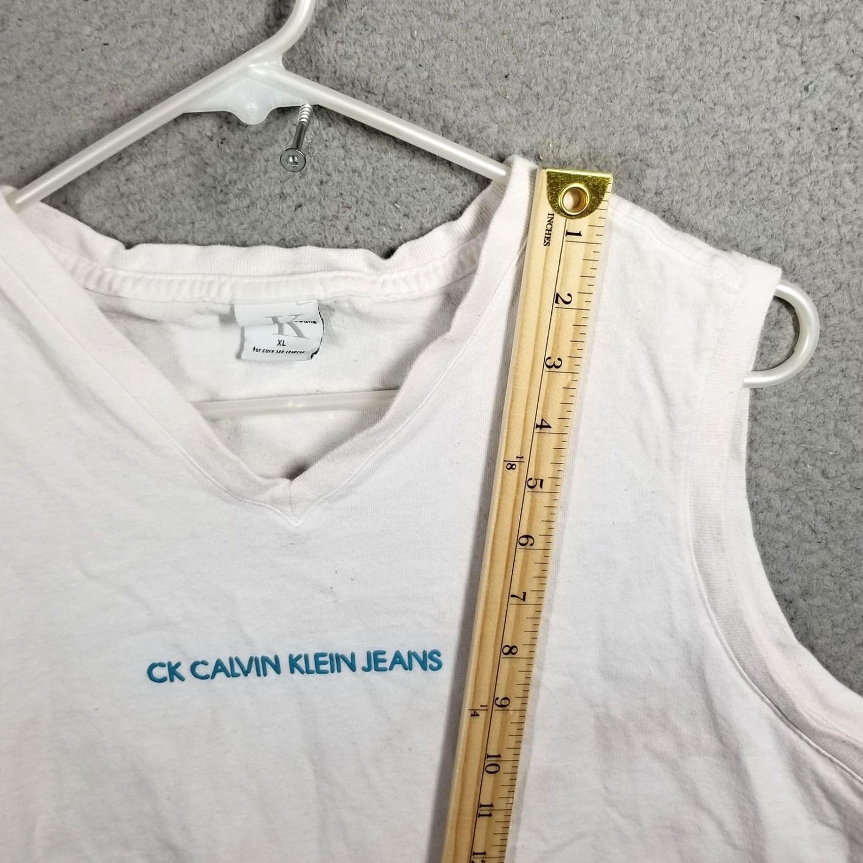 Vintage Calvin Klein Jeans Shirt Woman XL White Sleeveless V-Neck Logo Tank Vintage Size US XL / EU 56 / 4 - 5 Thumbnail