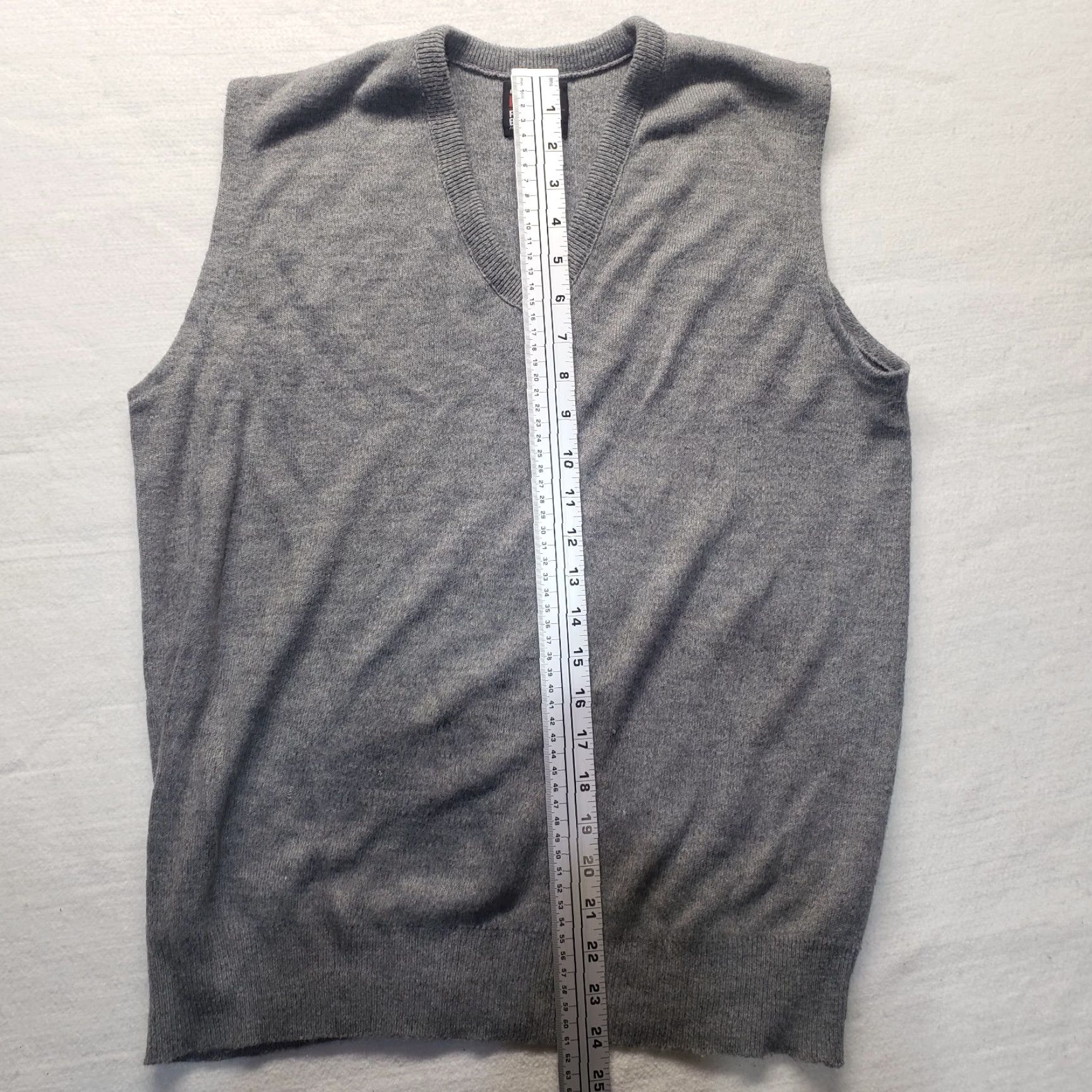 Vintage VINTAGE Robert Bruce Men’s Sweater Vest Pullover Medium Gray Solid 90s Size US M / EU 48-50 / 2 - 5 Thumbnail
