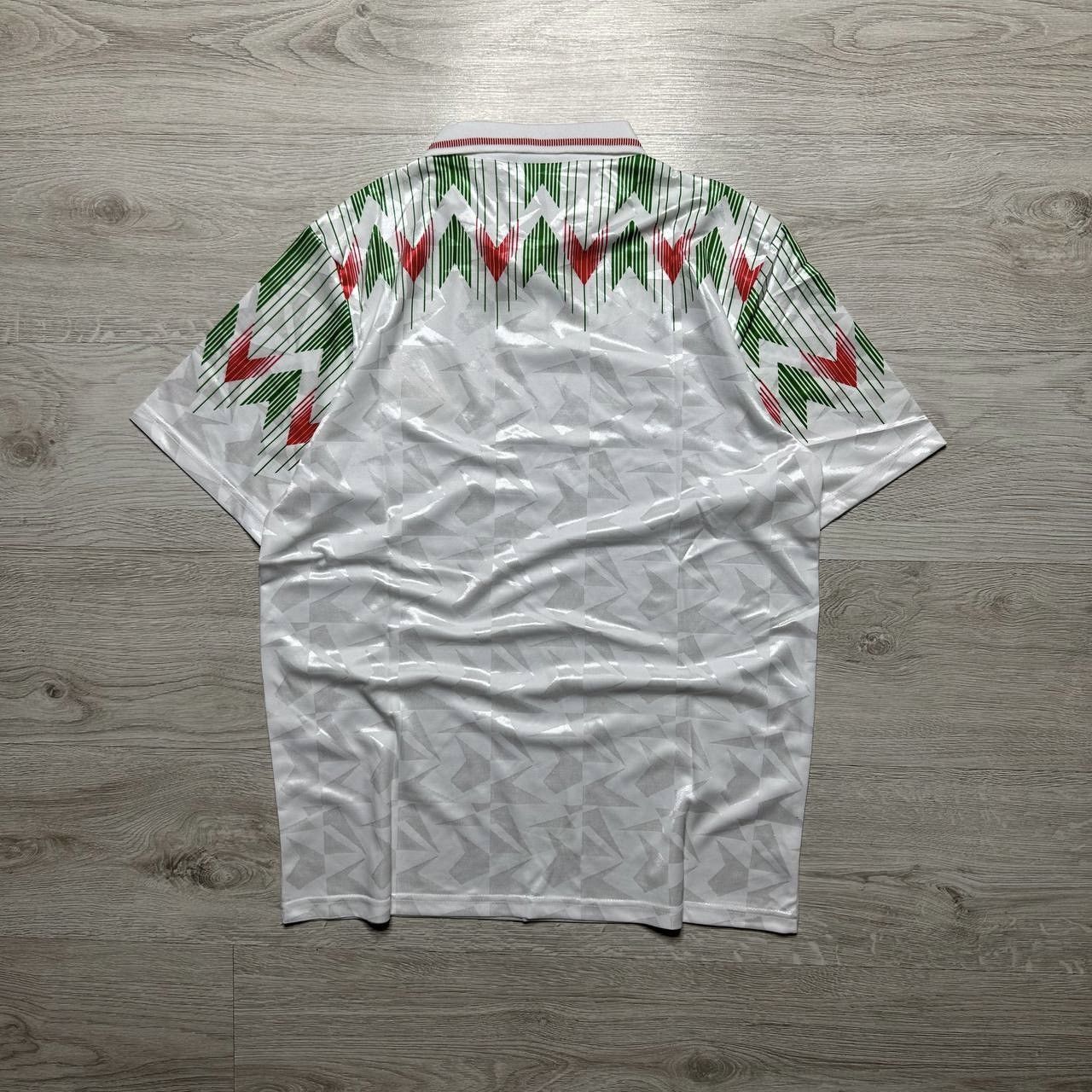 Umbro Vintage Umbro Wales Soccer jersey - Size L Size US L / EU 52-54 / 3 - 8 Thumbnail