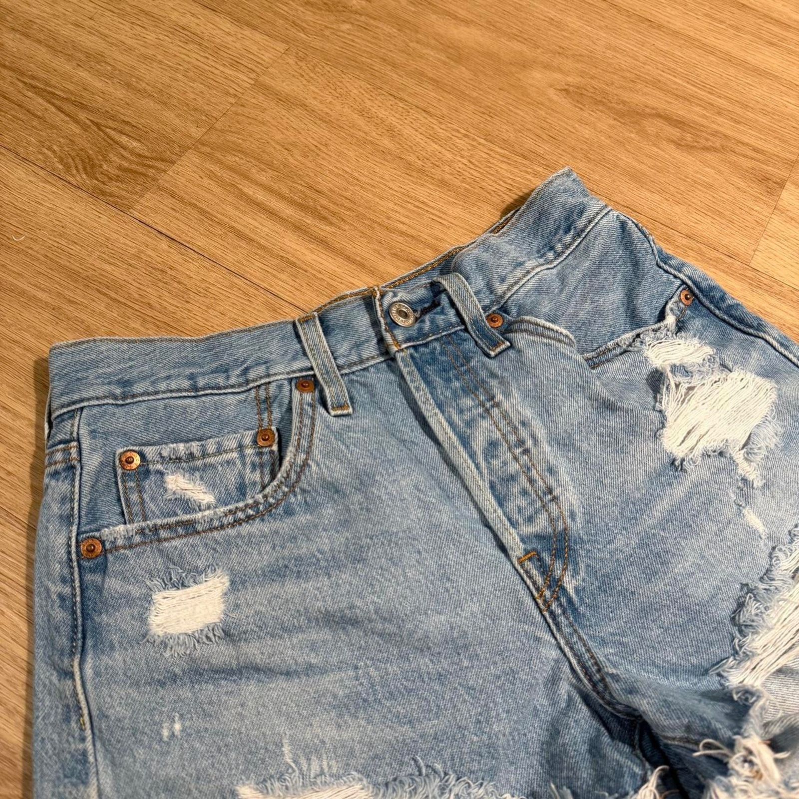 Levi's Levis 501 cutoff distressed denim Size 26" / US 2 / IT 38 - 2 Thumbnail