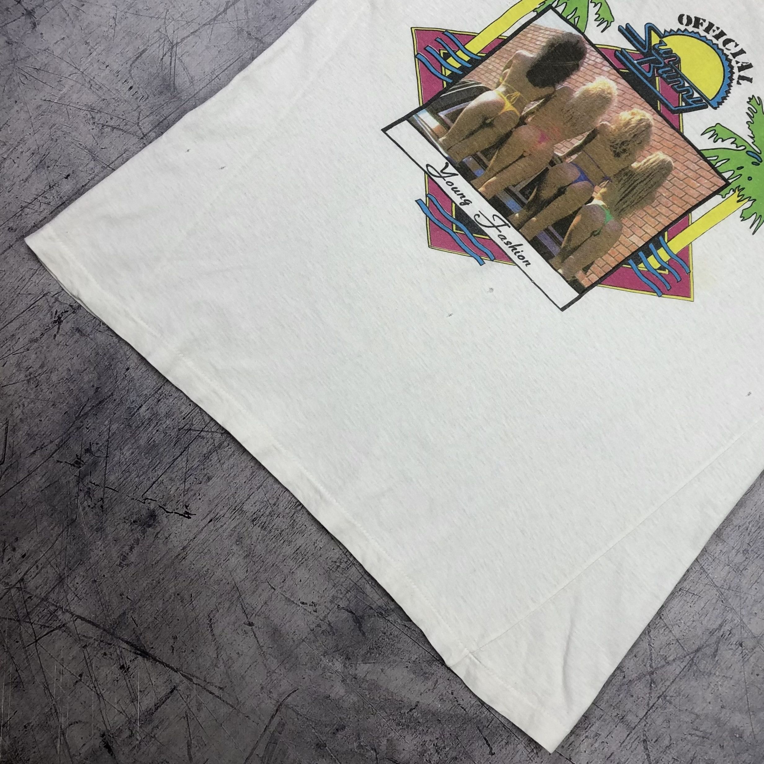 Vintage Young Fashion Official Sun Bunny Sexy Girls Tee Size US M / EU 48-50 / 2 - 10 Thumbnail