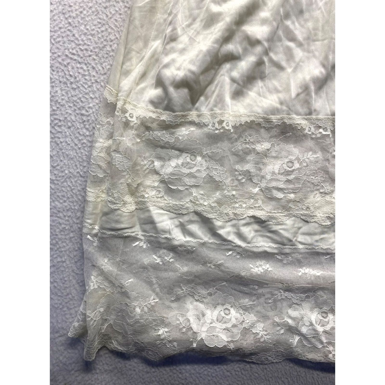 Vintage VINTAGE Miss Elaine Ivory Lace & Satin Nightgown Slip Dress Lace bust and hem accents Womens L Ivory Size L / US 10 / IT 46 - 4 Thumbnail