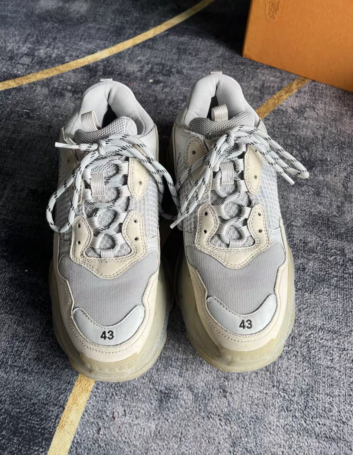 Balenciaga Balenciaga Triple S Grey White Dad Sneakers J42 Size US 9.5 / EU 42-43 - 2 Thumbnail
