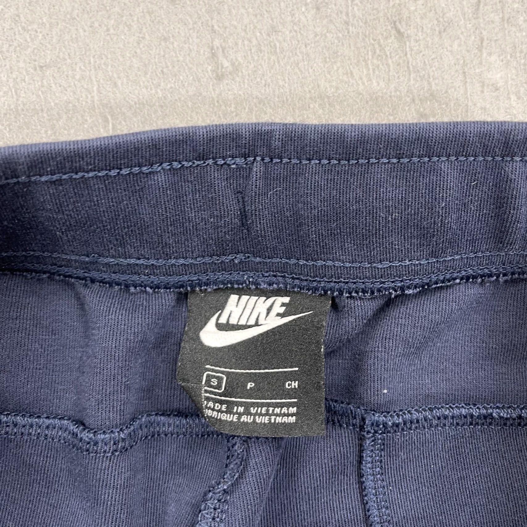 Nike Nike Tech Shorts Mens Small Navy Blue Fleece Gym NSW 8 Inch Inseam Clothes Sports Pocket Drawstring Elastic Waist Pockets Logo Quick Size US 29 - 4 Thumbnail