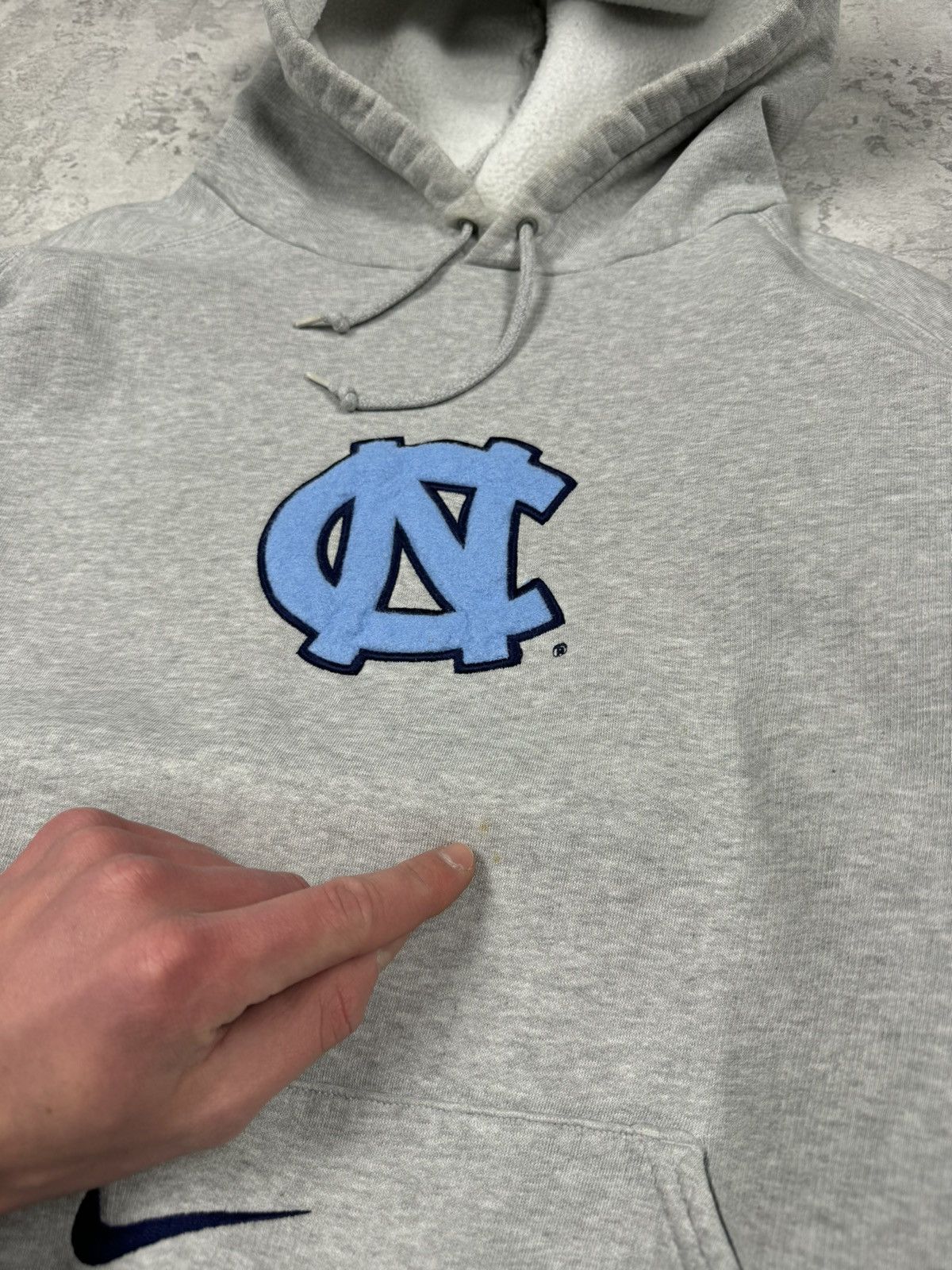 Nike Vintage Nike North Carolina Center Swoosh Hoodie Size XXL Size US XXL / EU 58 / 5 - 13 Thumbnail