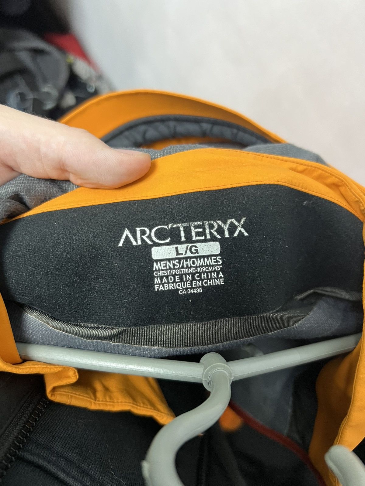 Arc'teryx Men's Arcteryx Beta Gore-Tex Jacket Size L Size US L / EU 52-54 / 3 - 6 Thumbnail
