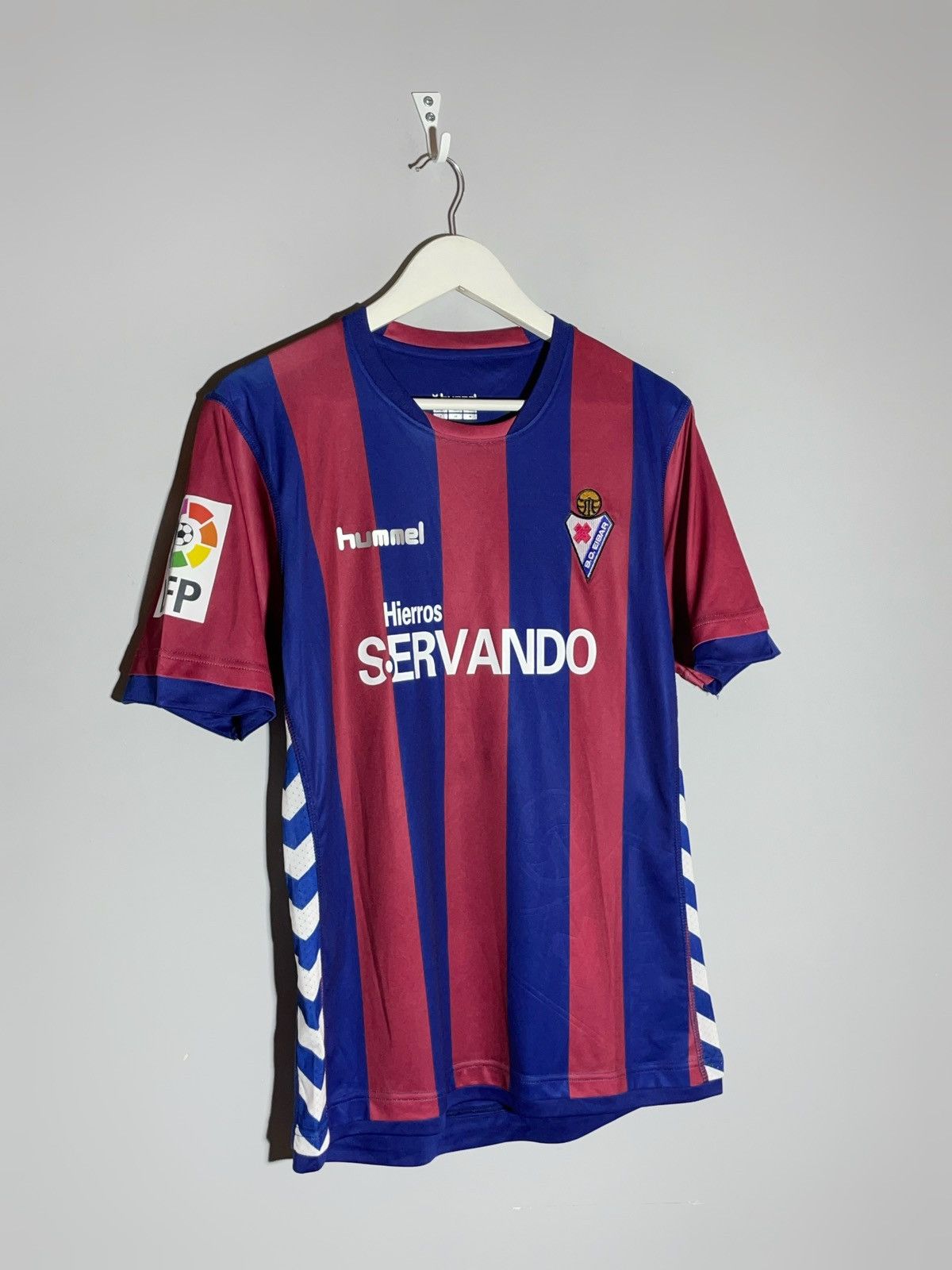 Hummel Eibar Hummel 2014/15 Home Y2k Football Shirt Soccer Jersey Size US S / EU 44-46 / 1 - 2 Thumbnail