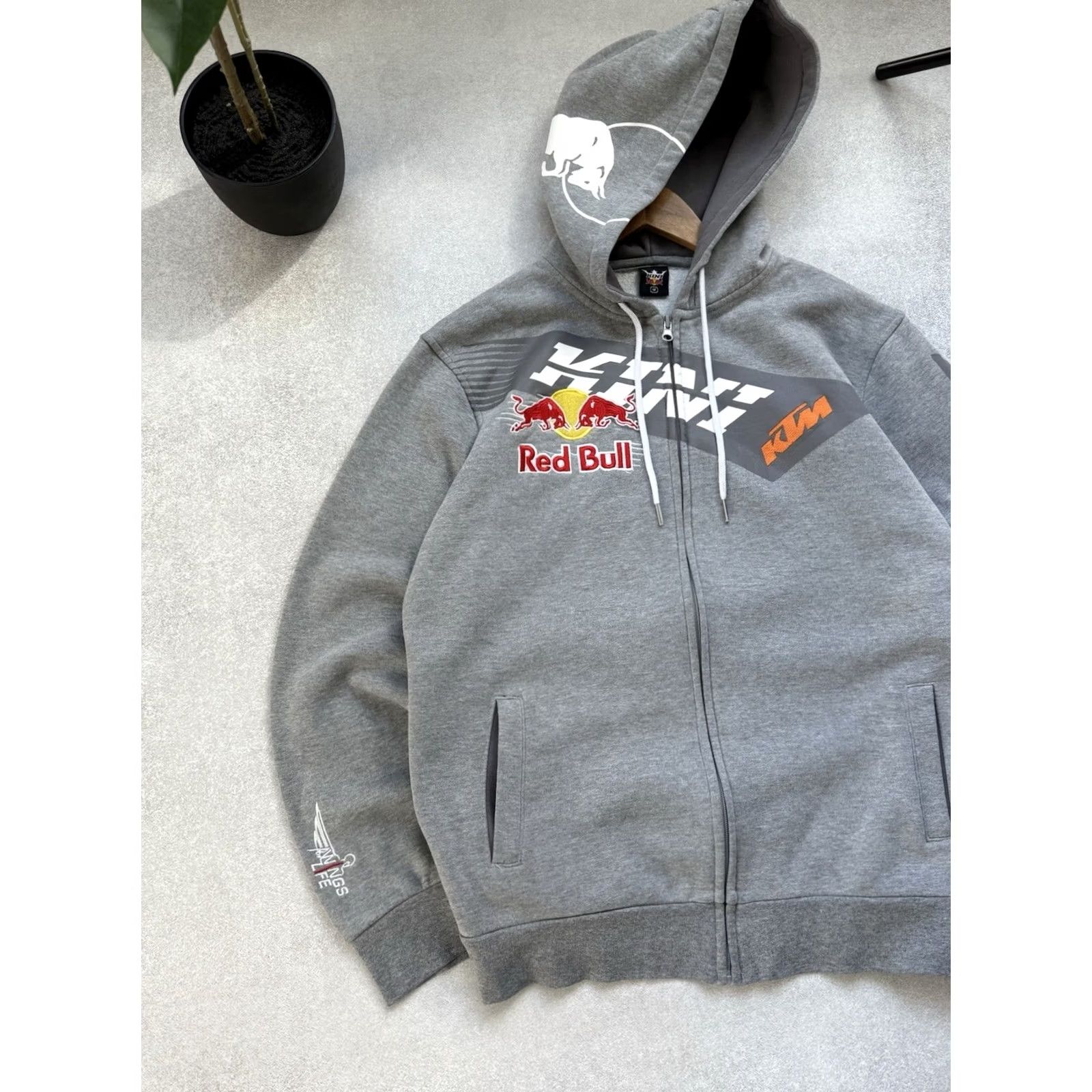 Vintage RED BULL KTM ZIP HOODIE GRAY MOTORRAD Y2K STREETWEAR JACKET HOODED Hoodie Mens L Gray Racing KTM Red Bull Jacket Sports Motorcycle Zip Hooded Size US L / EU 52-54 / 3 - 6 Thumbnail