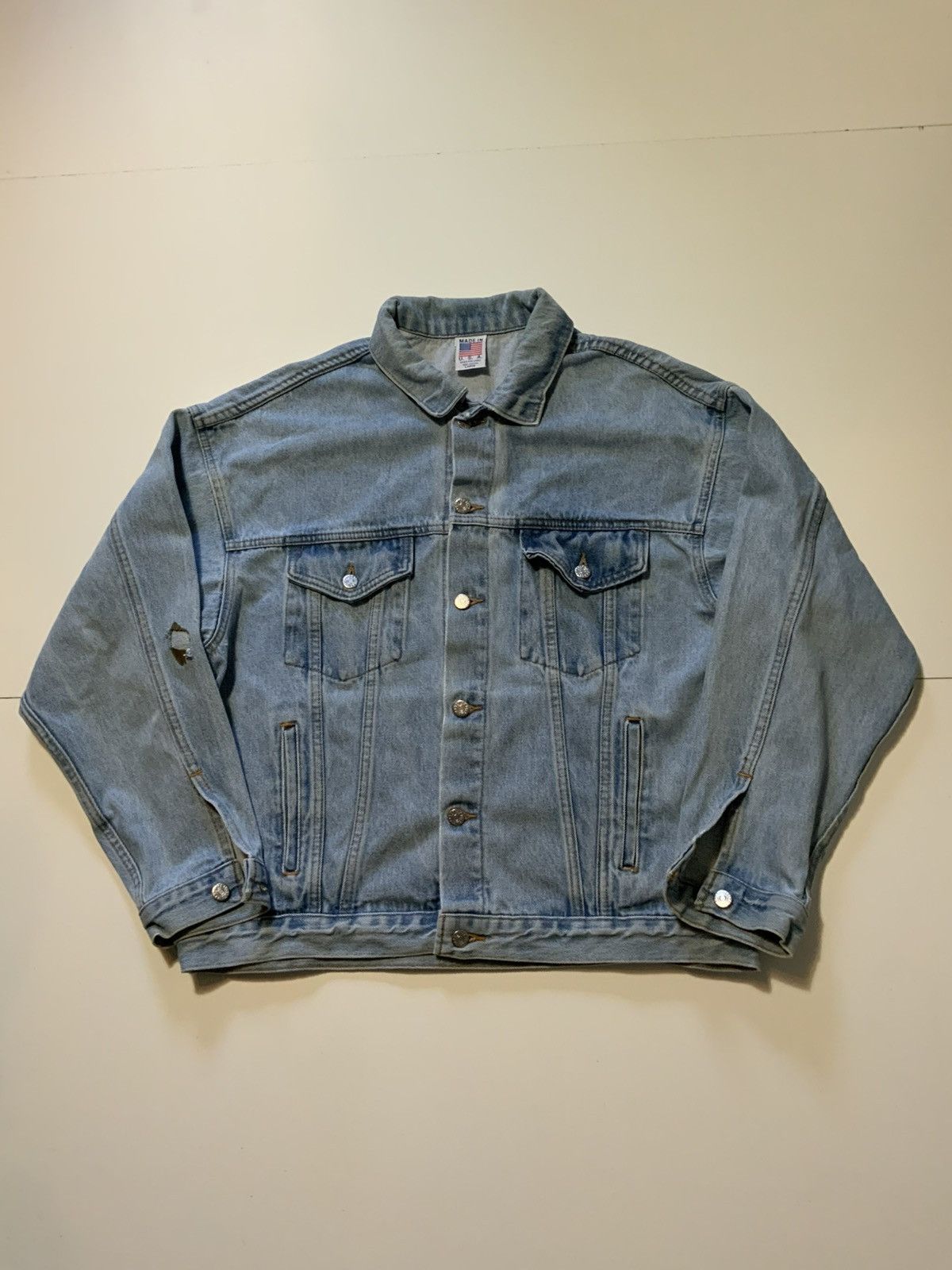 Vintage 80s 90s TGI Friday’s The World Embossed Denim Jean Jacket Size US L / EU 52-54 / 3 - 3 Thumbnail