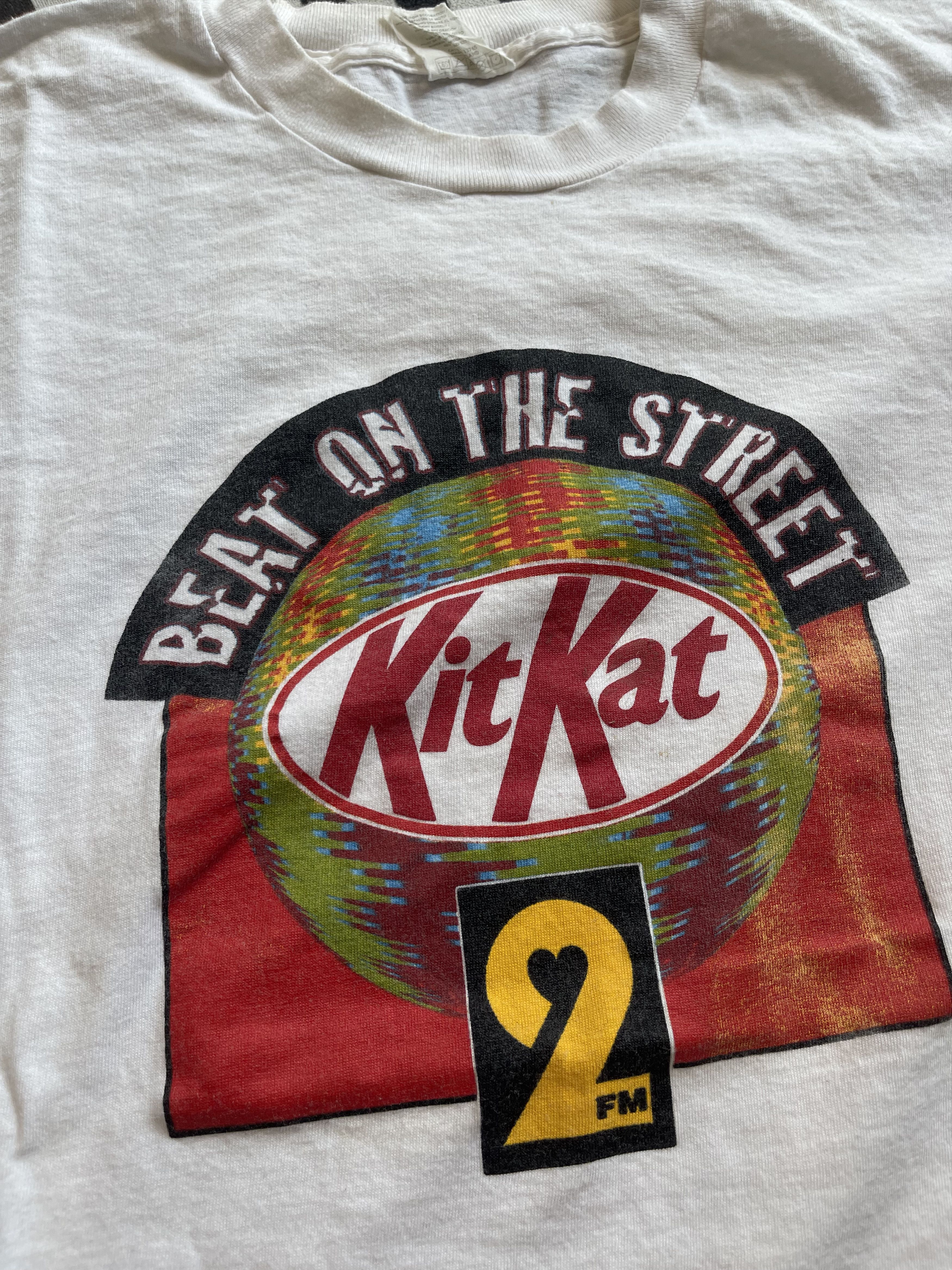 Vintage Vintage 90s KitKat "Beat on the Street" 2FM Radio Promo Tee Size US XL / EU 56 / 4 - 5 Thumbnail