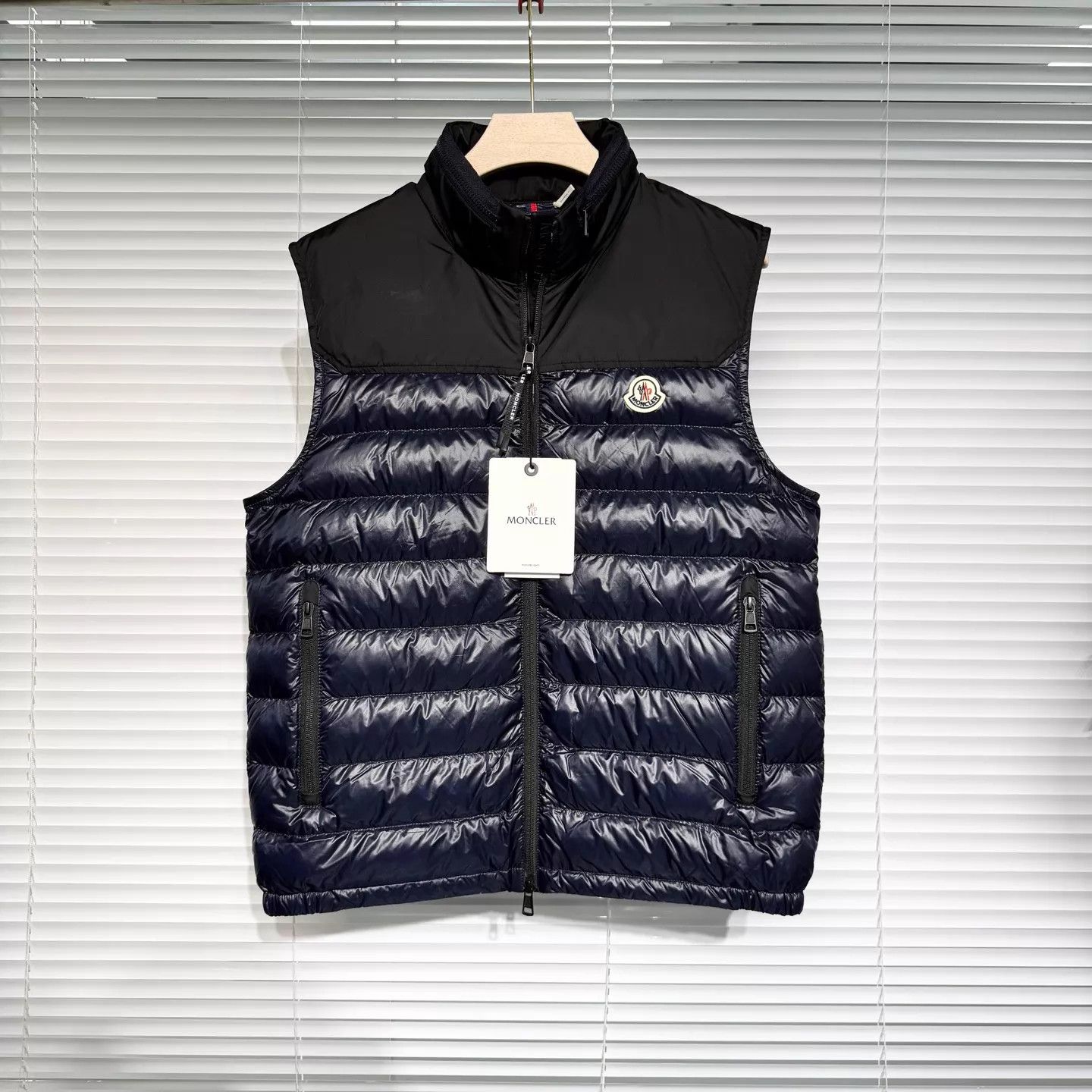 Moncler Moncler Navy Blue Color Blocked Embroidered Logo Down Vest Size 2 Size US M / EU 48-50 / 2 - 1 Thumbnail