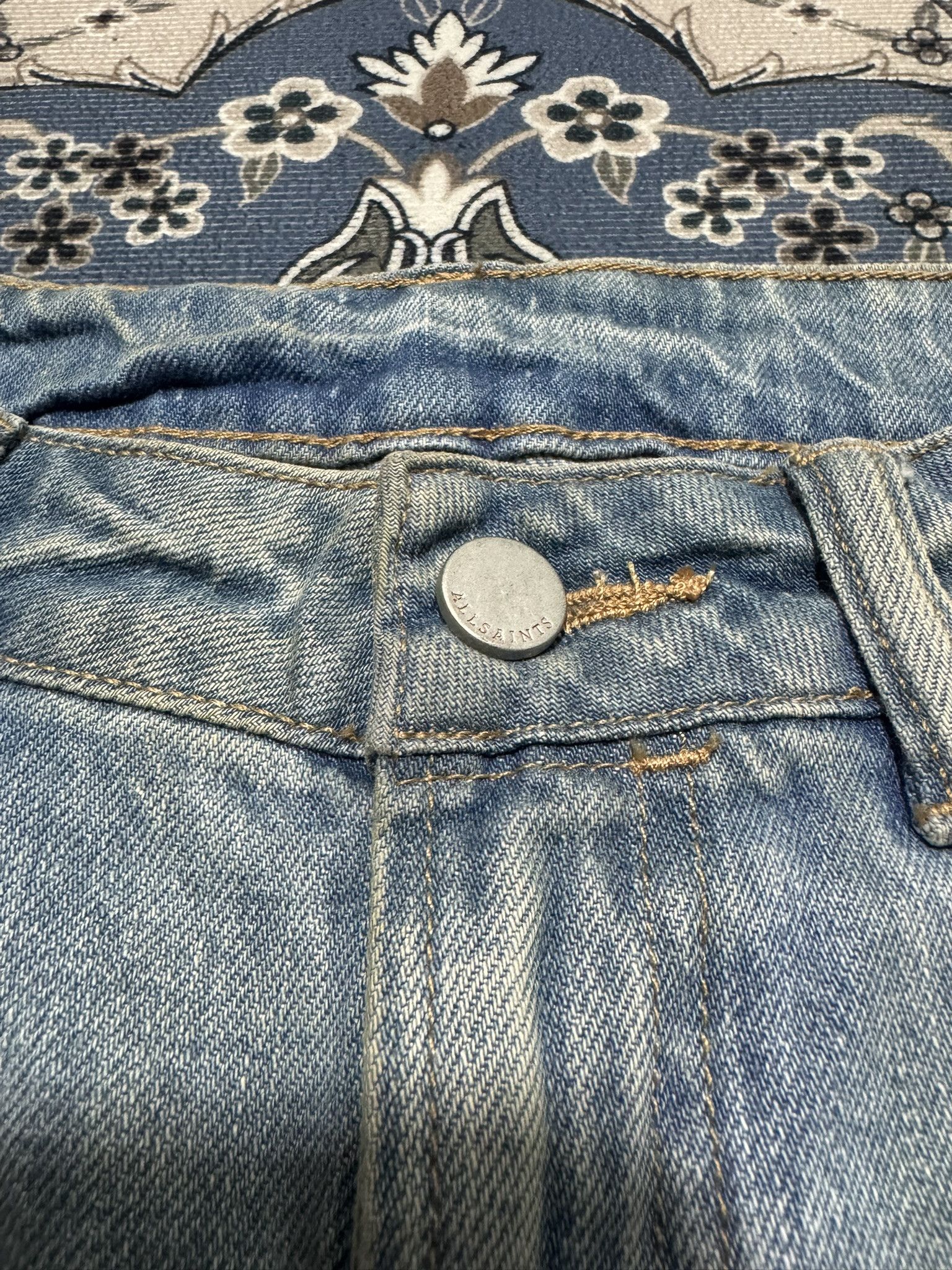 Allsaints ALLSAINTS Alana Birds Embroidered Boyfriend Jeans in Indigo Size 32" / US 10 / IT 46 - 7 Thumbnail
