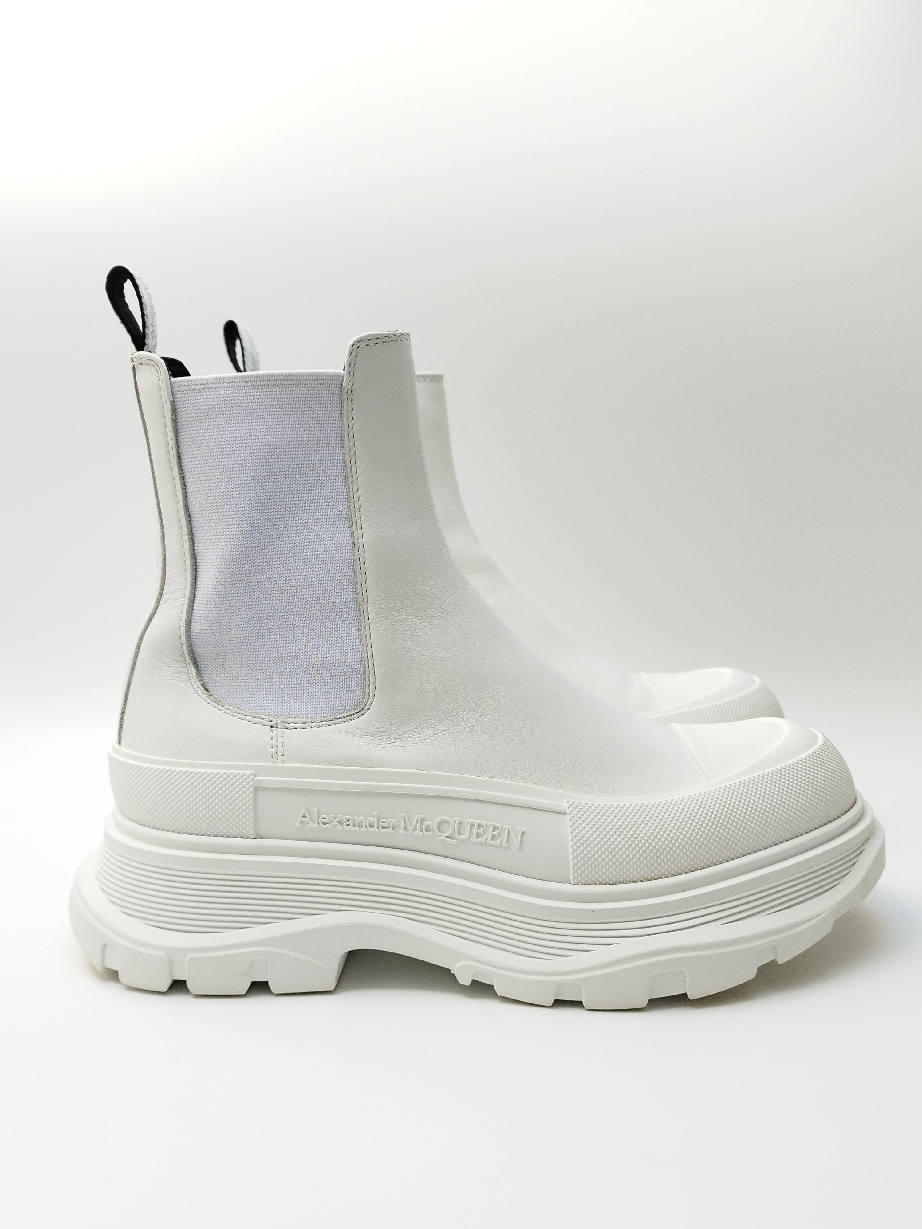 Alexander McQueen Alexander McQueen Chelsea white boots Size US 7.5 / IT 37.5 - 2 Thumbnail