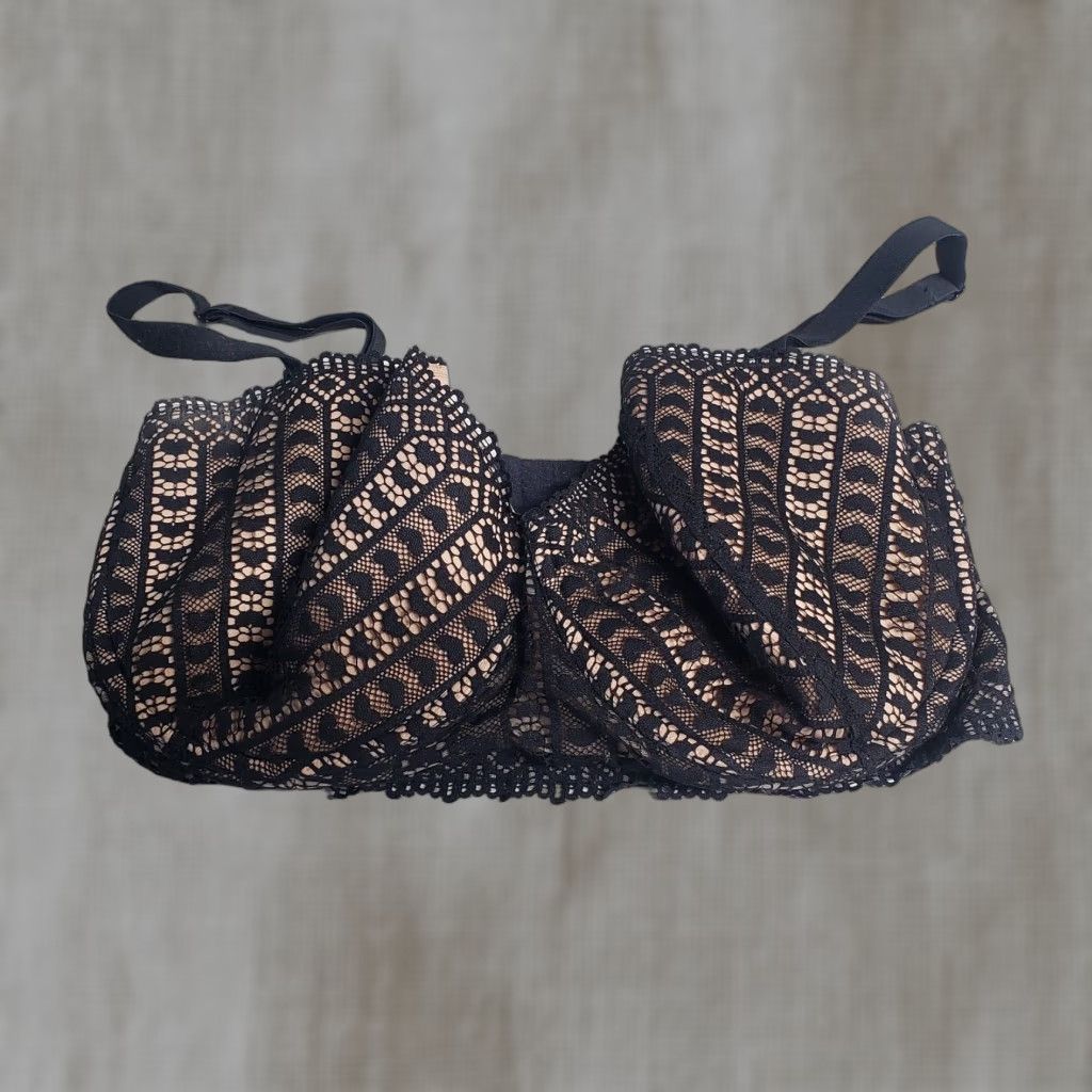 Vintage ADORE ME Bra 36C Black Lined Plunge Wireless Pull Up Shirt? Size ONE SIZE - 1 Thumbnail