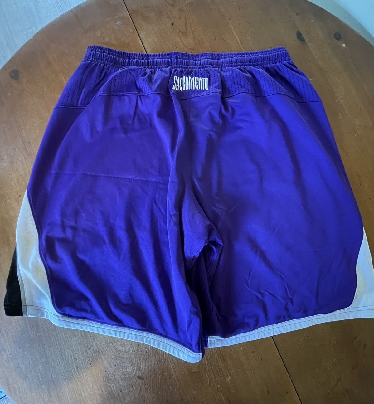 Adidas Vintage Adidas Sacramento Kings Basketball Athletic Shorts Size US 38 / EU 54 - 2 Thumbnail