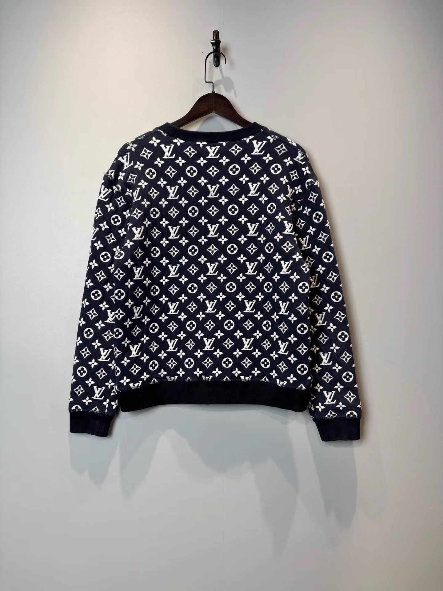 Louis Vuitton Louis Vuitton Space Graphic Navy Blue Crewneck K36 Size US M / EU 48-50 / 2 - 2 Thumbnail