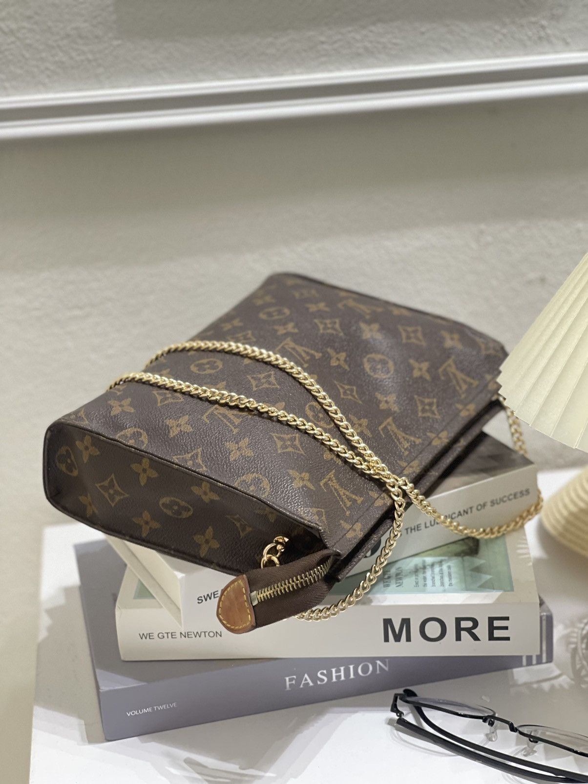 Louis Vuitton Authentic LOUIS VUITTON Mono Porce Toilette Bag Size ONE SIZE - 1 Thumbnail
