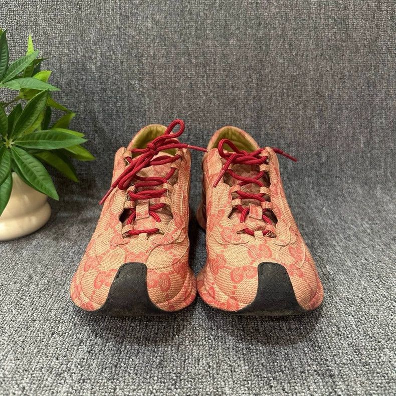 Gucci Gucci Run LowTop Sports Shoes for Men-2506 Size US 8.5 / EU 41-42 - 2 Thumbnail