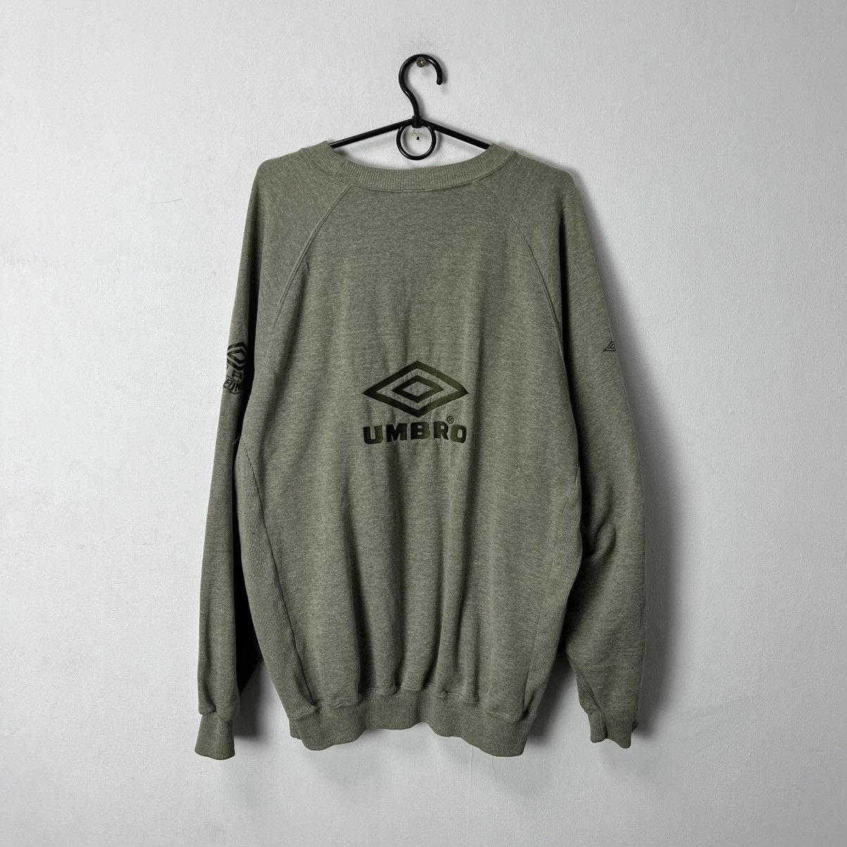 Umbro Vintage Umbro Sweatshirt Big Logo Size XL Streetwear Size US XL / EU 56 / 4 - 13 Thumbnail