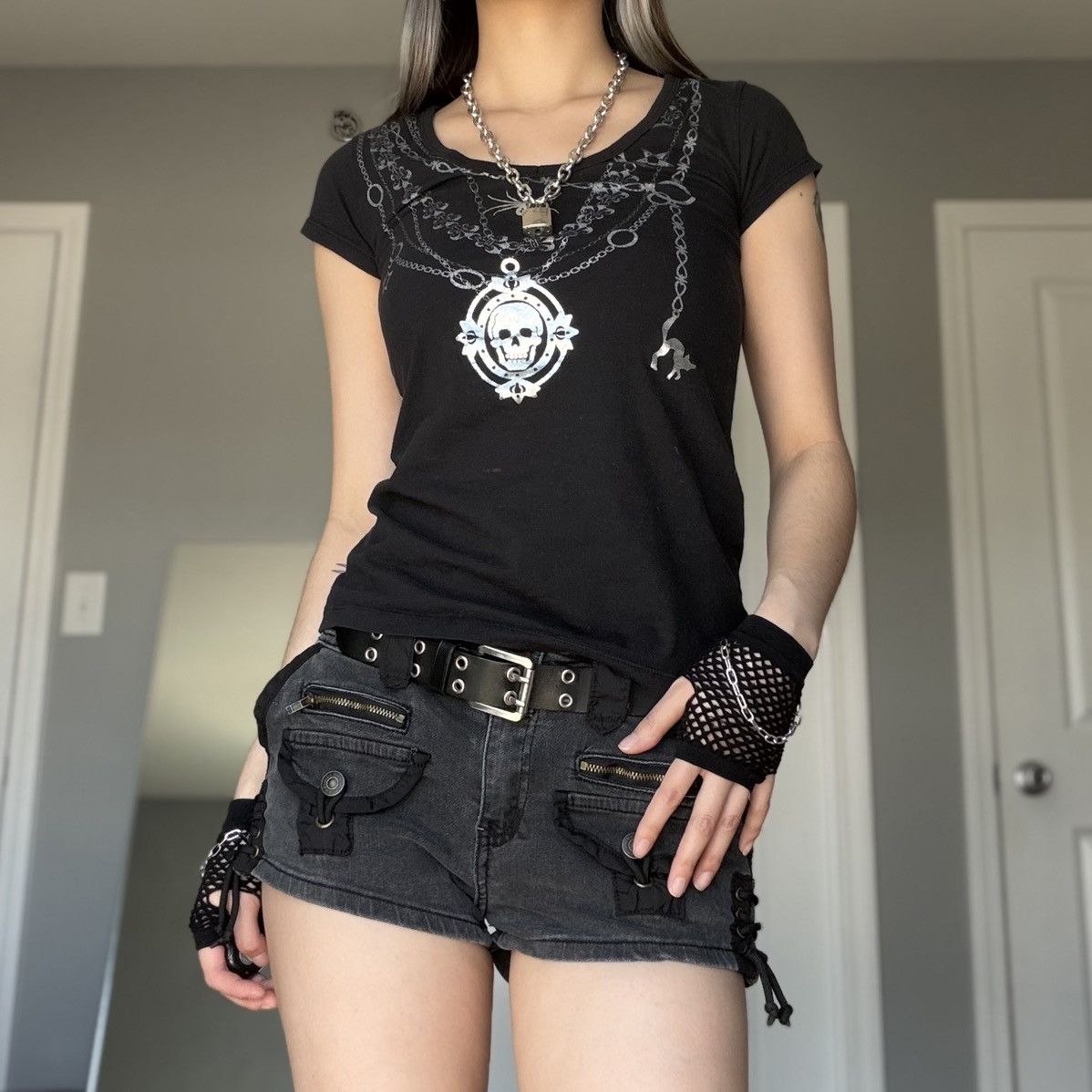 Other Y2K Emo Punk Black & Silver Graphic Layered Chains Baby Tee Size XS / US 0-2 / IT 36-38 - 7 Thumbnail