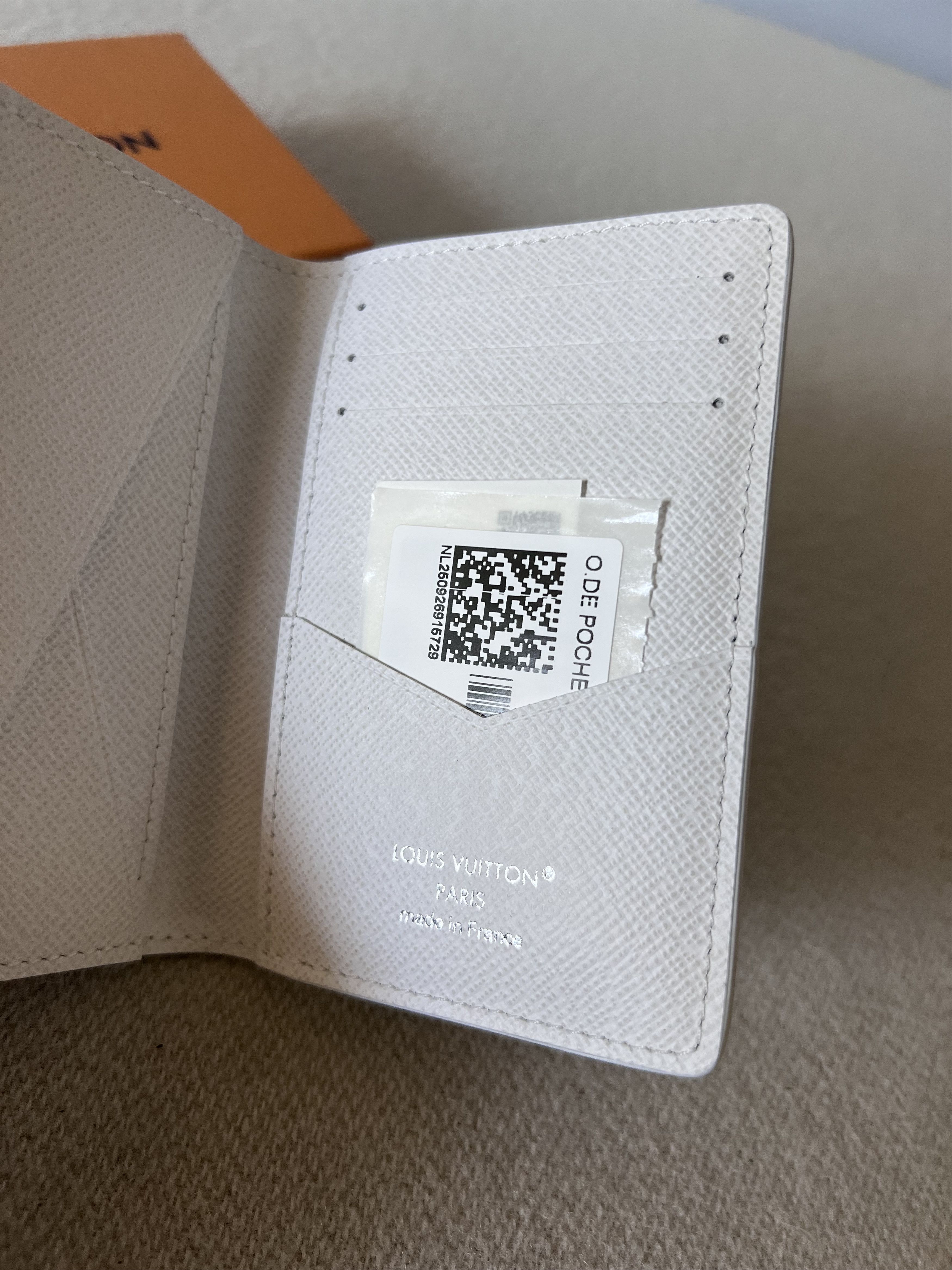 Louis Vuitton Louis Vuitton Skiing Pocket Organizer in White Leather Size ONE SIZE - 4 Thumbnail