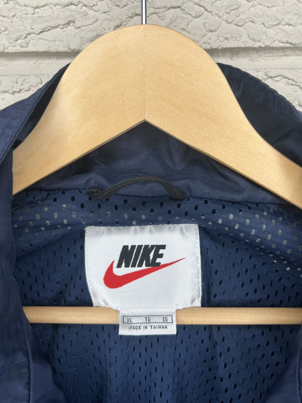 Nike Vintage 90s Nike Swoosh Zip Up Windbreaker Jacket Size US XL / EU 56 / 4 - 8 Thumbnail