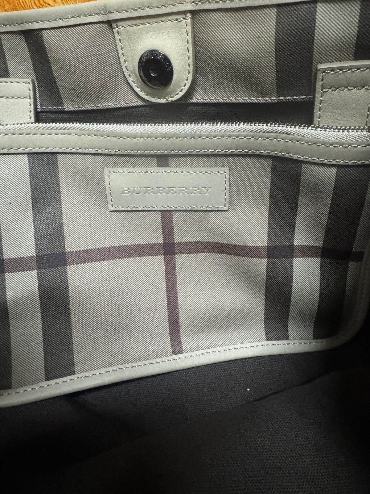 Burberry Burberry Smoke Grey Haymarket Novacheck Tote Bag Size ONE SIZE - 13 Thumbnail
