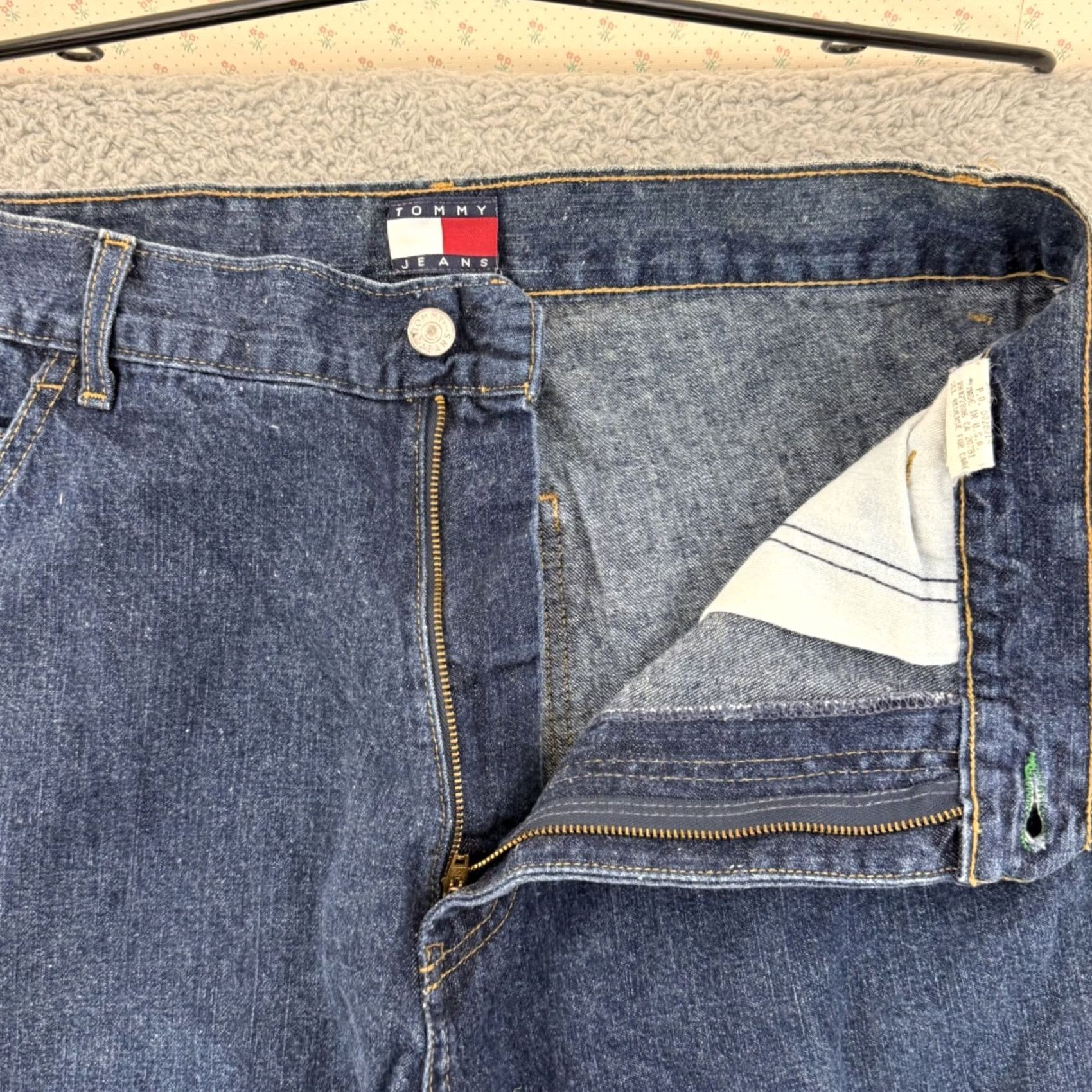 Tommy Hilfiger VINTAGE Tommy Hilfiger Jeans Mens 33x34 Denim Wide Leg 90s Baggy Loose Fit USA Size US 33 - 5 Thumbnail