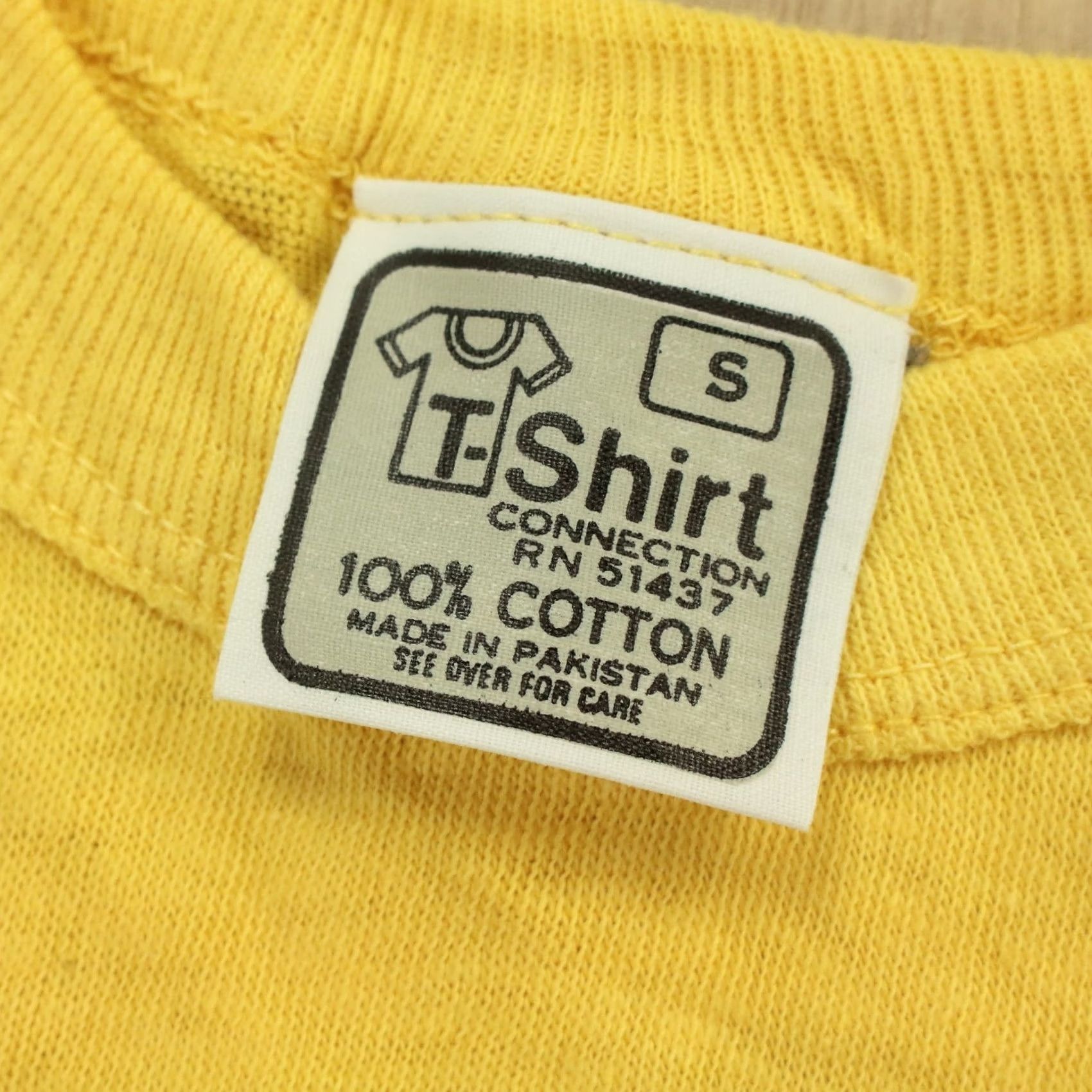 Vintage vtg 80s single stitch t-shirt MEDIUM west haven connecticut shoreline 15k run Shirt Adult M Yellow vintage Cotton Crew Neck Short Sleeve Graphic Print Size US M / EU 48-50 / 2 - 6 Thumbnail