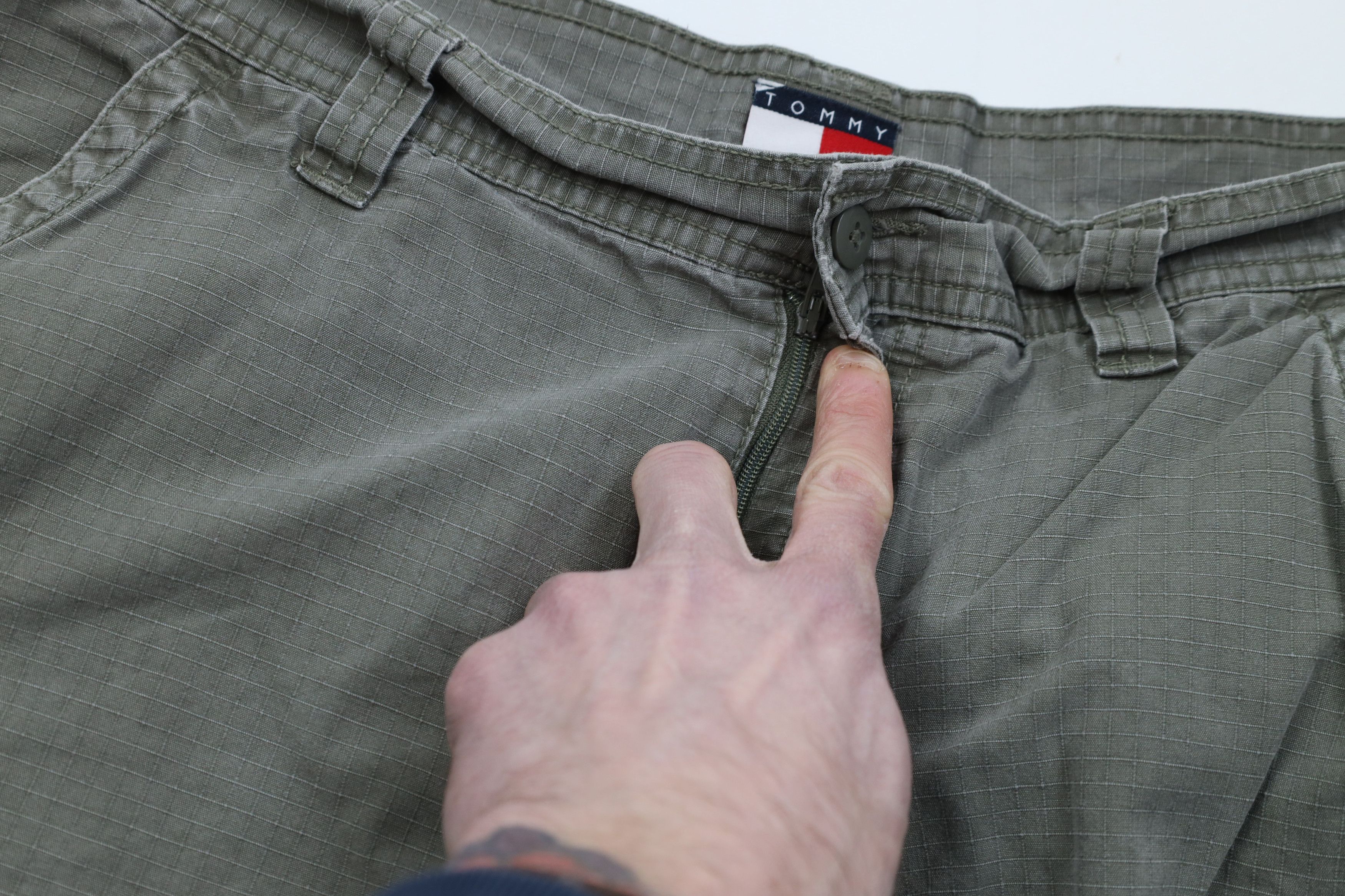 Tommy Hilfiger Vintage 90s Y2K Tommy Hilfiger Cargo Shorts Olive Green Size US 32 / EU 48 - 6 Thumbnail