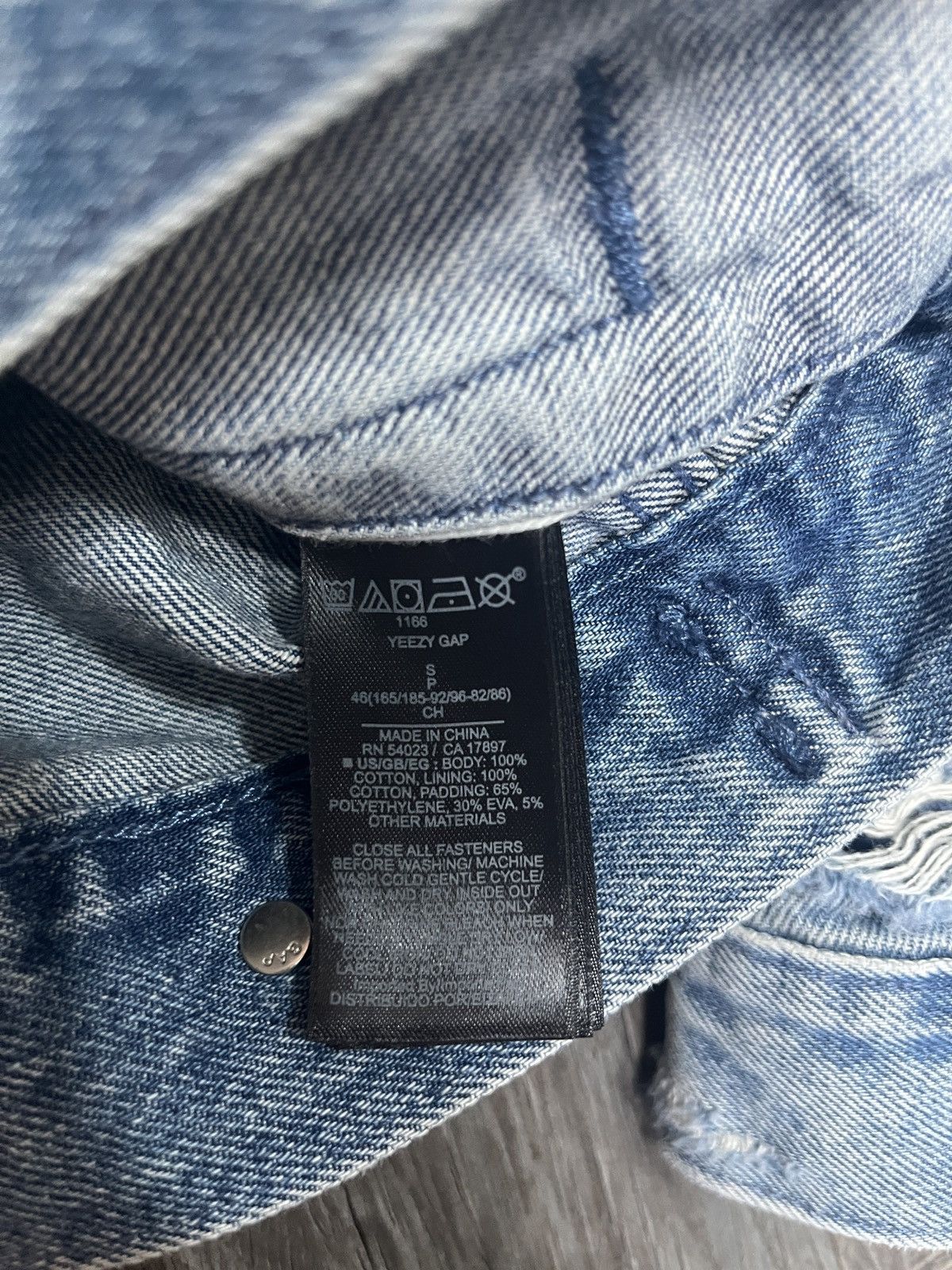 Balenciaga × Gap × Yeezy Padded denim jacket blue Size US S / EU 44-46 / 1 - 4 Thumbnail