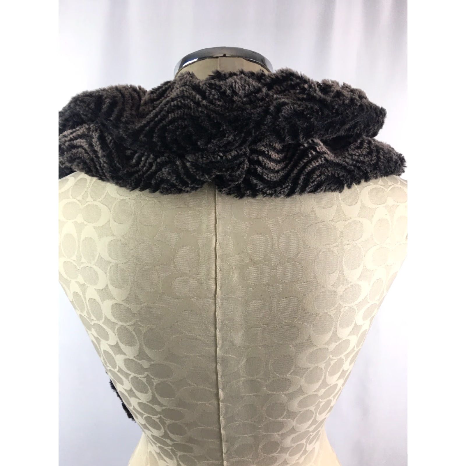 Vintage VINTAGE Scarf Plush Shades of Gray 7 x 58" Textured Plush Super Soft Scarf Closure Size ONE SIZE - 5 Thumbnail
