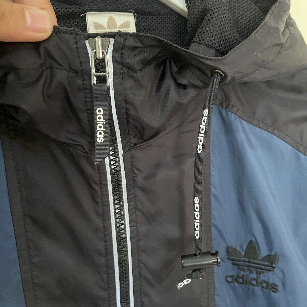Adidas Vintage Adidas Half Zipper Hoodie Windbreaker Jacket Size US L / EU 52-54 / 3 - 3 Thumbnail