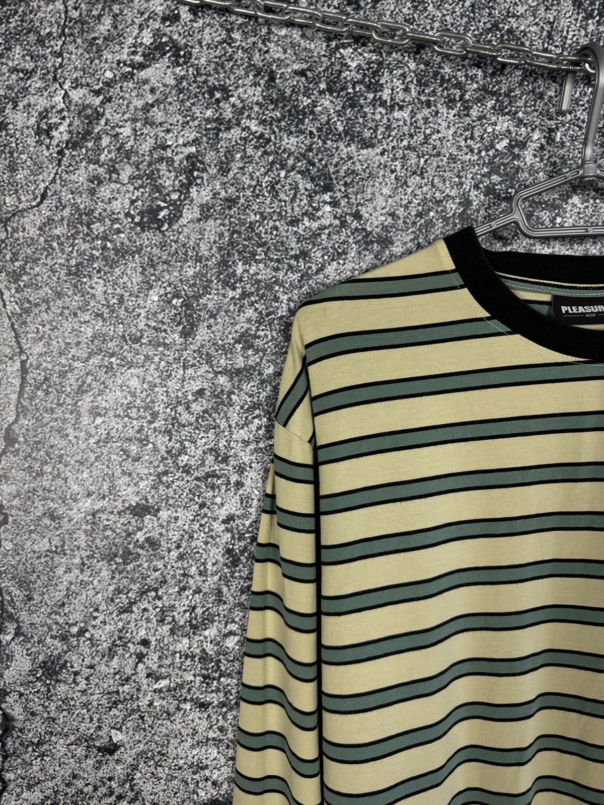 Pleasures Pleasures Striped Lightweight Sweatshirt Pullover Size L Size US L / EU 52-54 / 3 - 3 Thumbnail