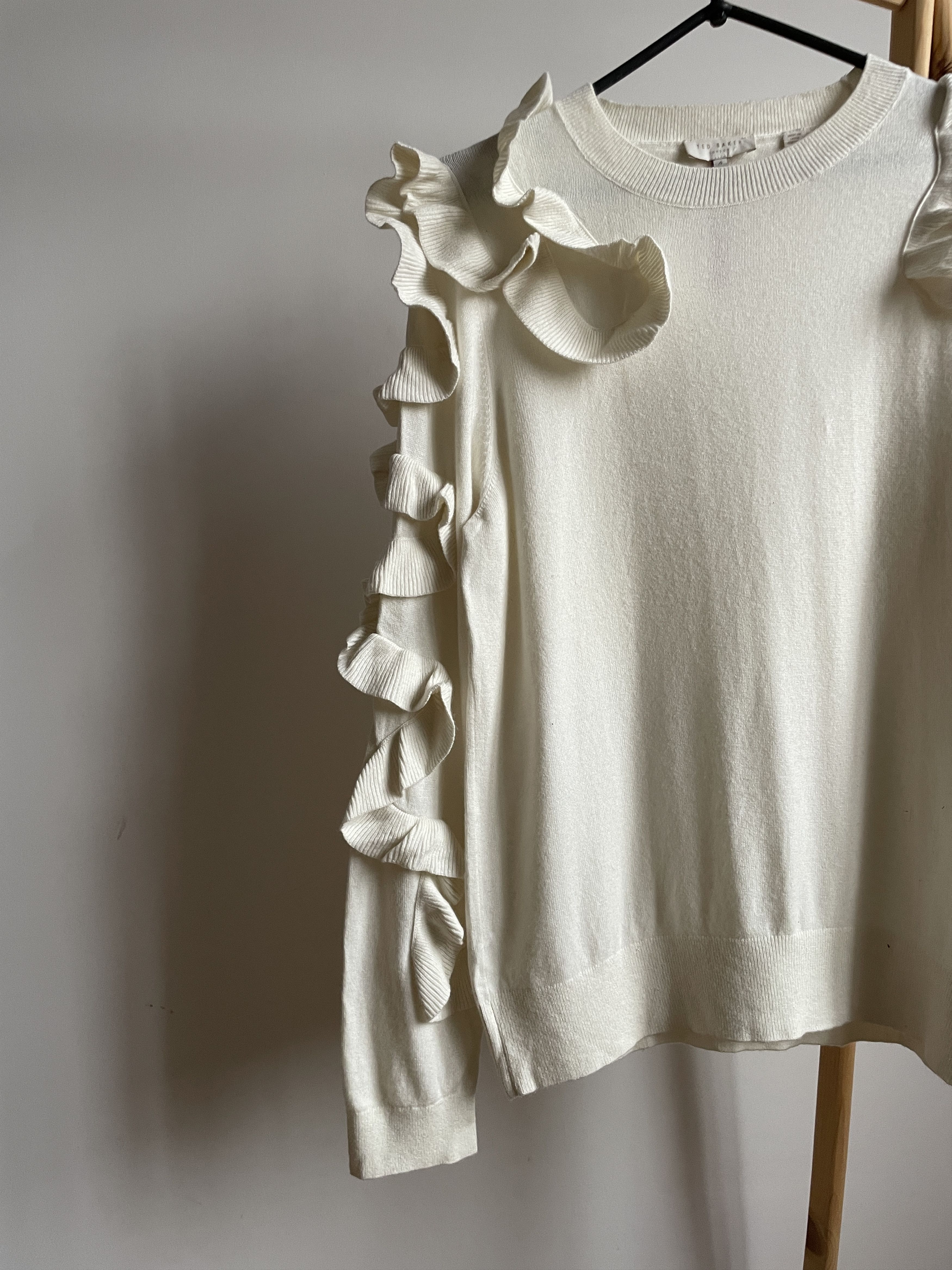 Ted Baker Ted Baker Celebrating 30 Years Ruffle Wool Blend Sweater Size L / US 10 / IT 46 - 5 Thumbnail