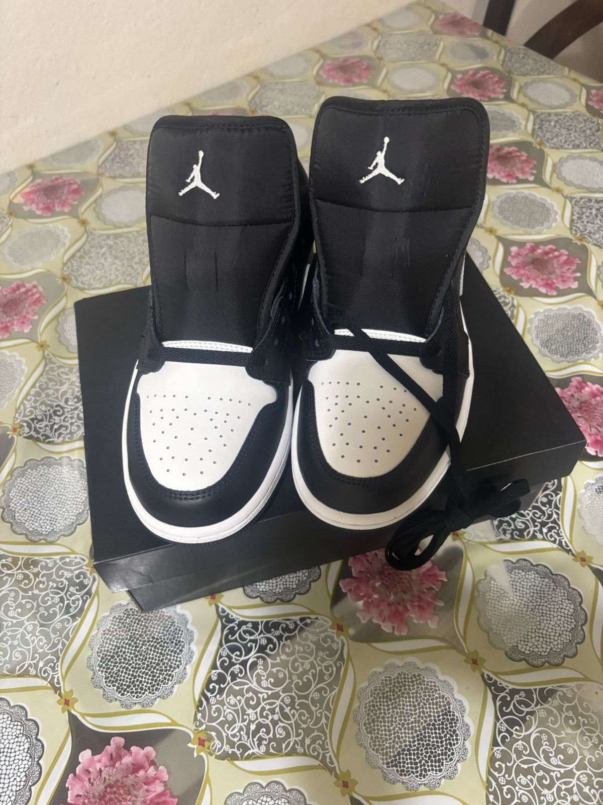 Jordan Brand Air Jordan 1 “Orcas” Size US 8.5 / EU 41-42 - 4 Thumbnail