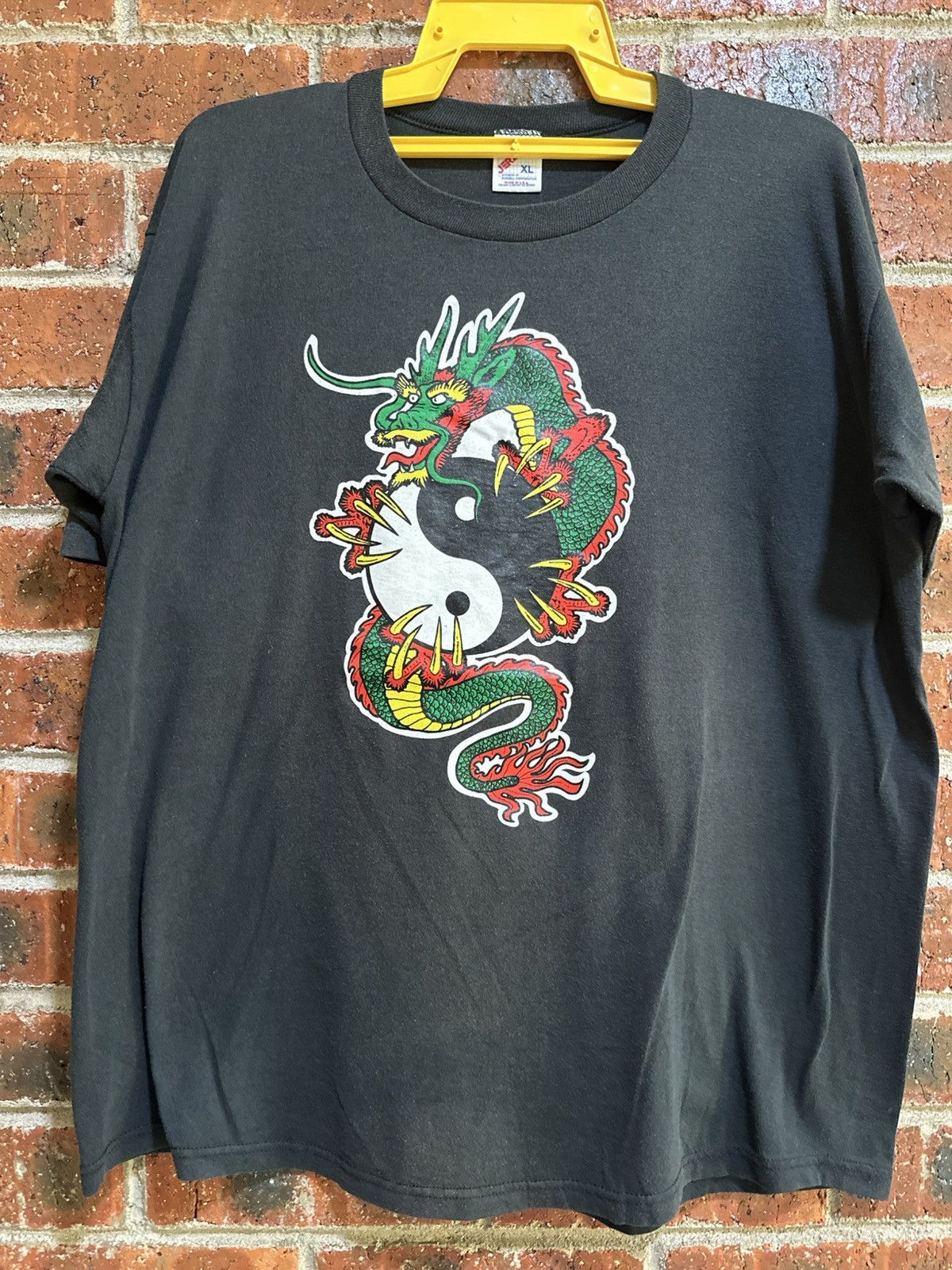 Jerzees Vintange 90s Dragon Yin Yang Surf Faded T Size US XL / EU 56 / 4 - 1 Thumbnail