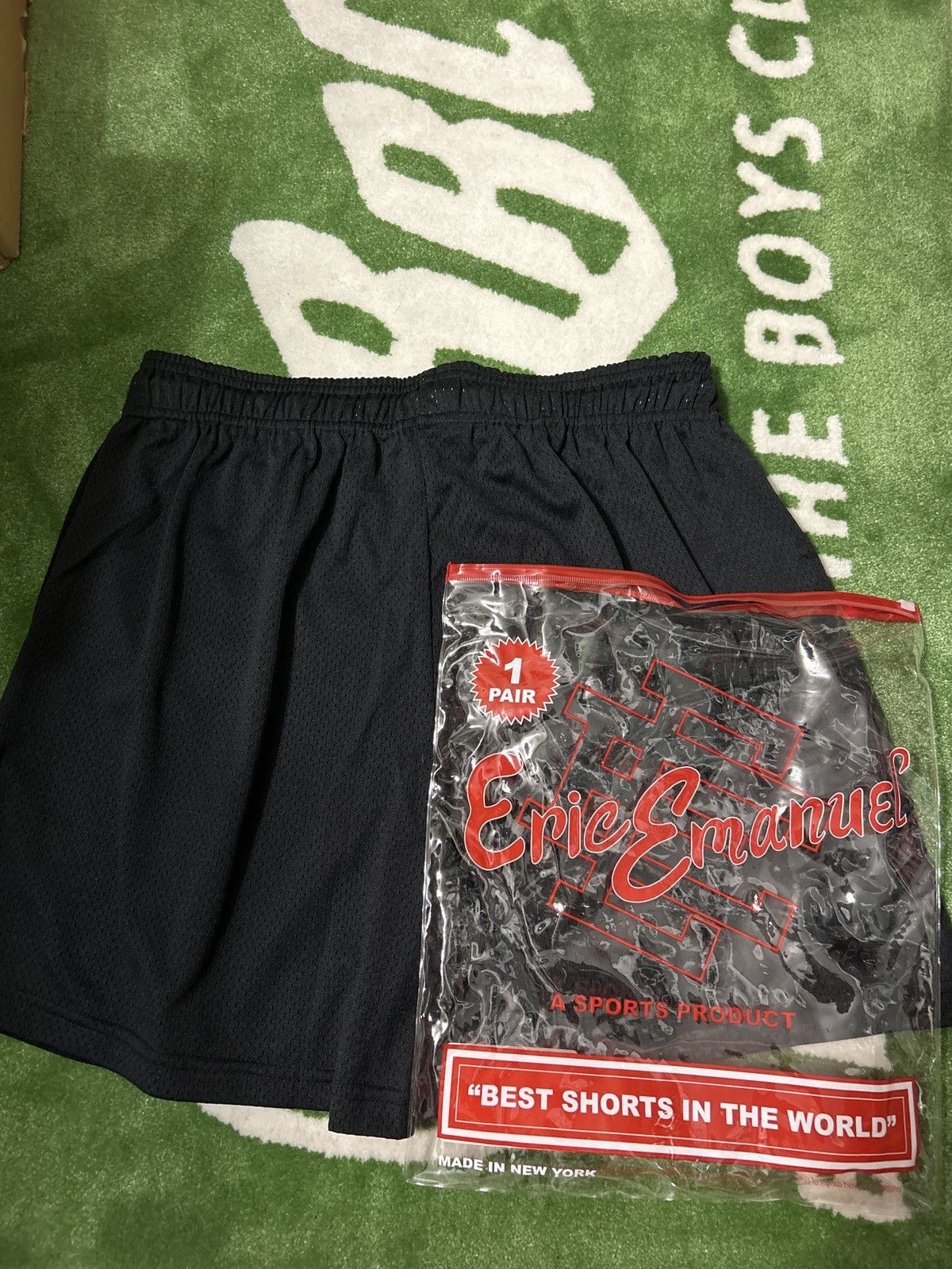 Eric Emanuel Eric Emanuel Shorts Spider Web Size XL Brand new W/Bag Size US 40 / EU 56 - 2 Thumbnail