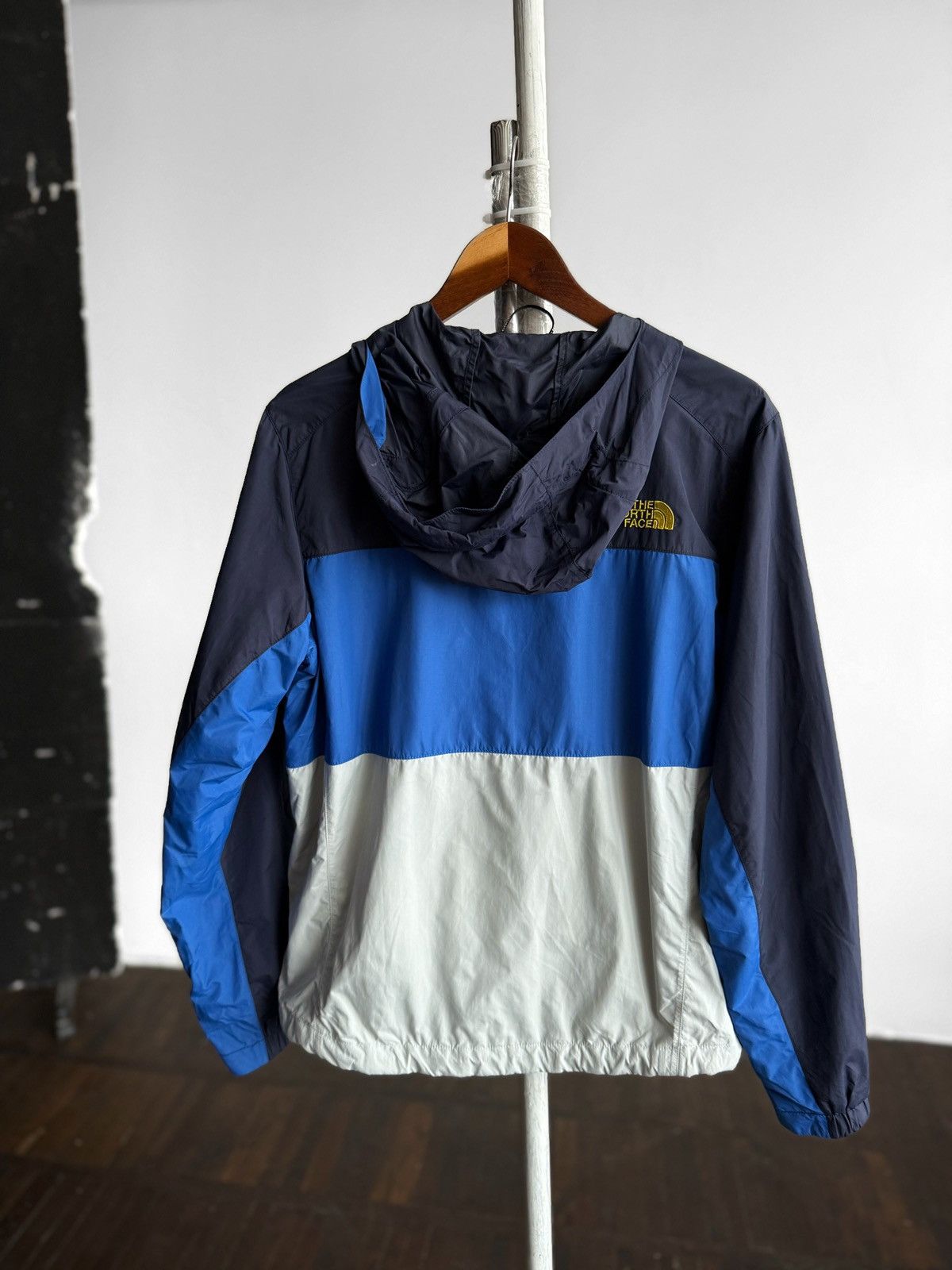 The North Face The North Face Mens Hooded Jacket Windbreaker Outdoor Hiking Size US S / EU 44-46 / 1 - 2 Thumbnail